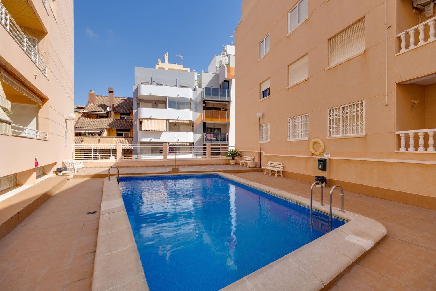 2 sypialnia Apartament na sprzedaż w Torrevieja z basenem garażem - 137 000 € (Ref: 9810905)