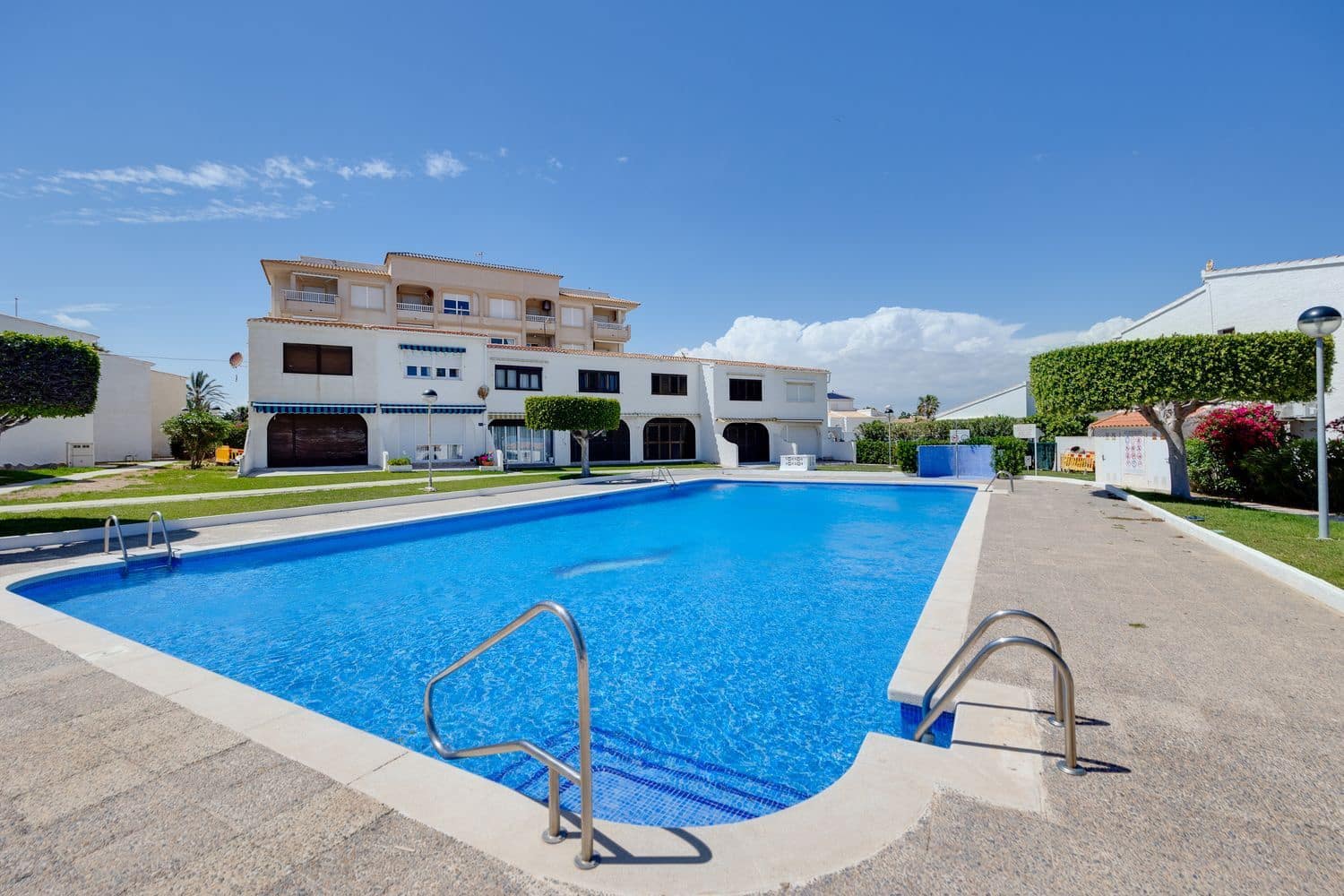 2 slaapkamer Huis te koop in La Zenia met zwembad garage - € 350.000 (Ref: 9819892)