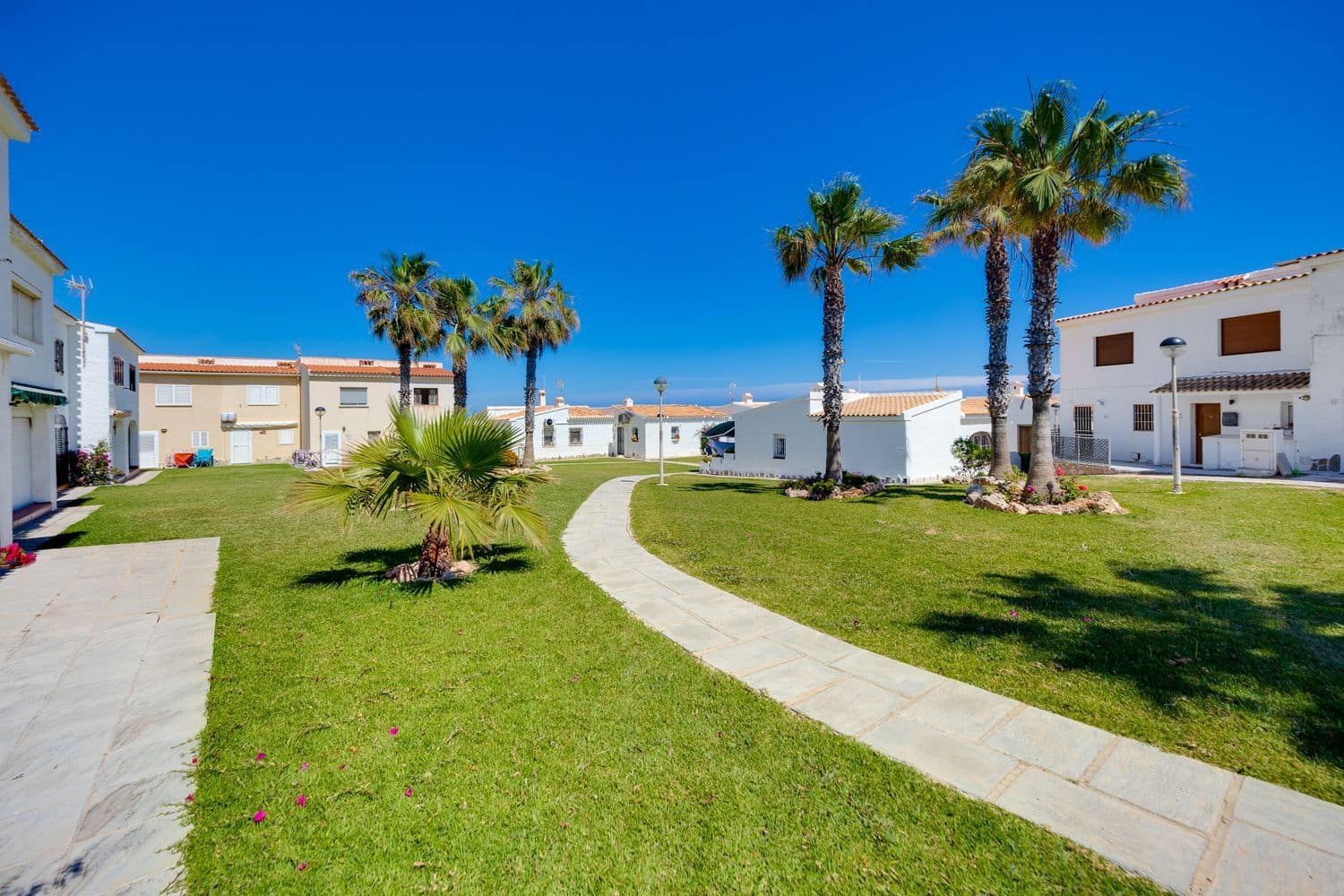 2 slaapkamer Huis te koop in La Zenia met zwembad garage - € 350.000 (Ref: 9819892)