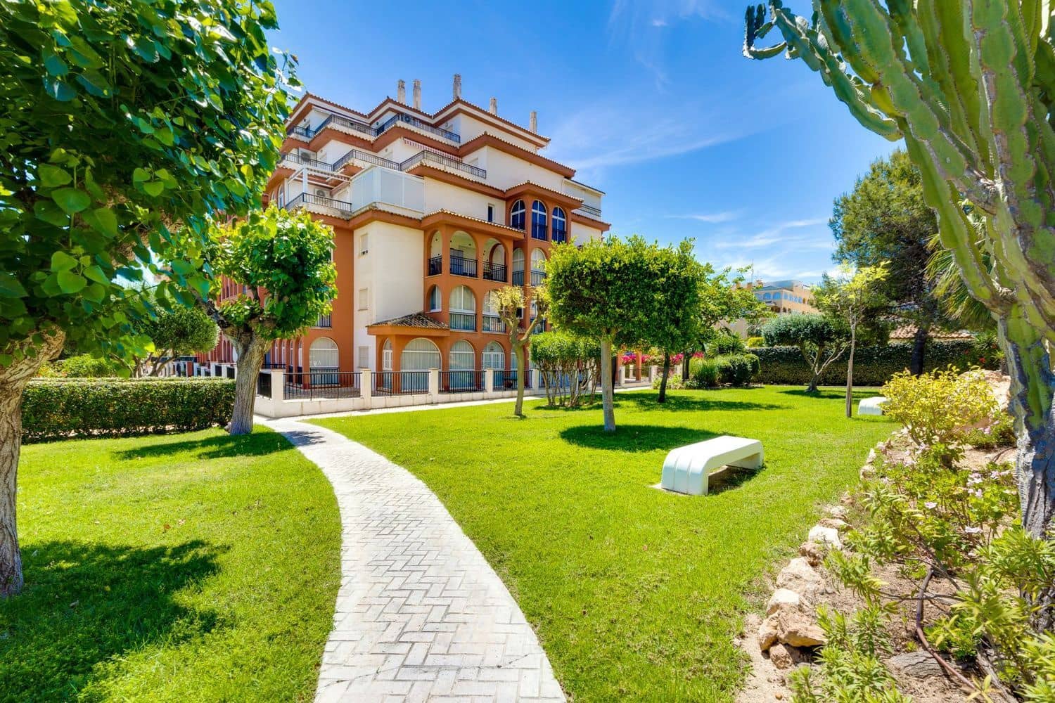 2 soverom Leilighet til salgs i Torrevieja med svømmebasseng garasje - € 169 000 (Ref: 9848990)