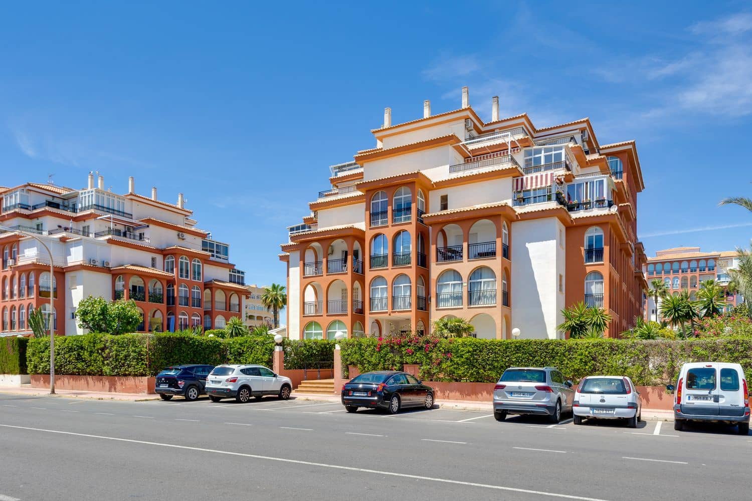2 soverom Leilighet til salgs i Torrevieja med svømmebasseng garasje - € 169 000 (Ref: 9848990)