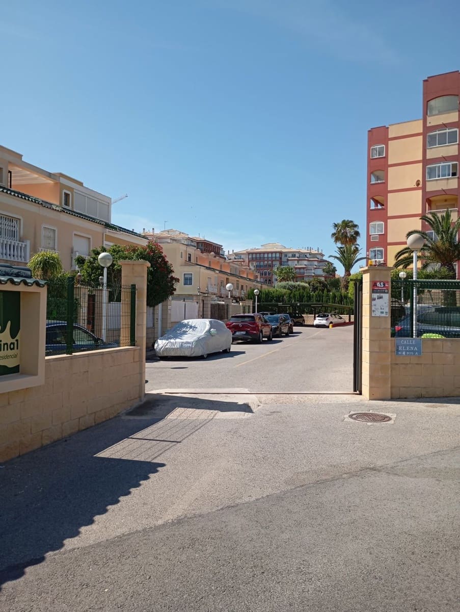 2 soverom Leilighet til salgs i Torrevieja med svømmebasseng garasje - € 169 000 (Ref: 9848990)