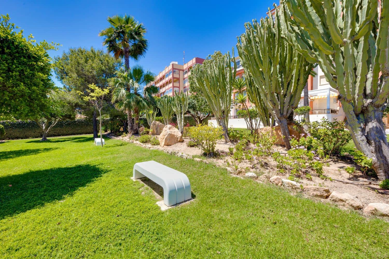 2 soverom Leilighet til salgs i Torrevieja med svømmebasseng garasje - € 169 000 (Ref: 9848990)