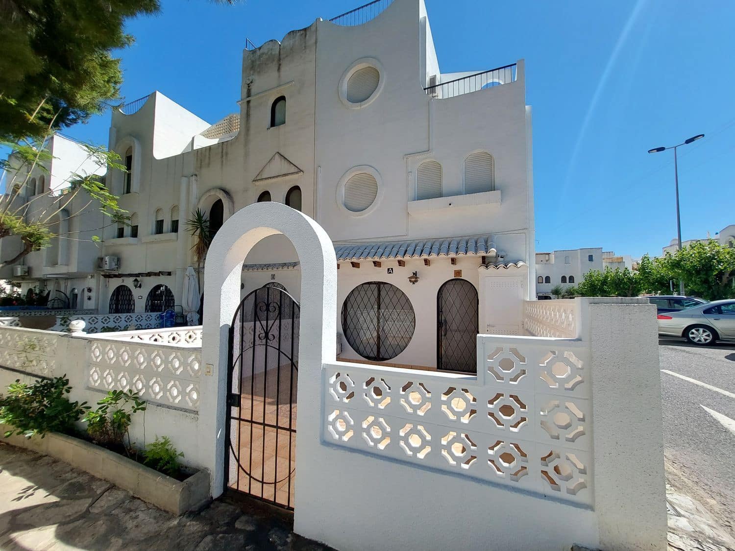 3 bedroom Townhouse for sale in El Campello with pool garage - € 250,000 (Ref: 9856308)