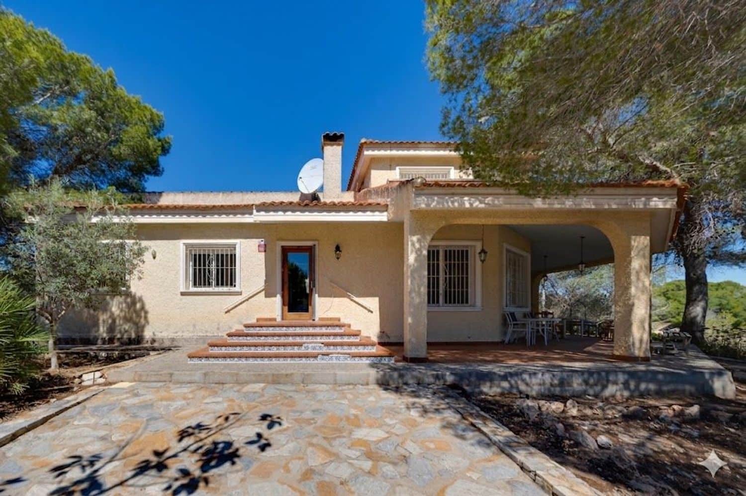 4 quarto Moradia para venda em Torrevieja com piscina garagem - 650 000 € (Ref: 9864018)