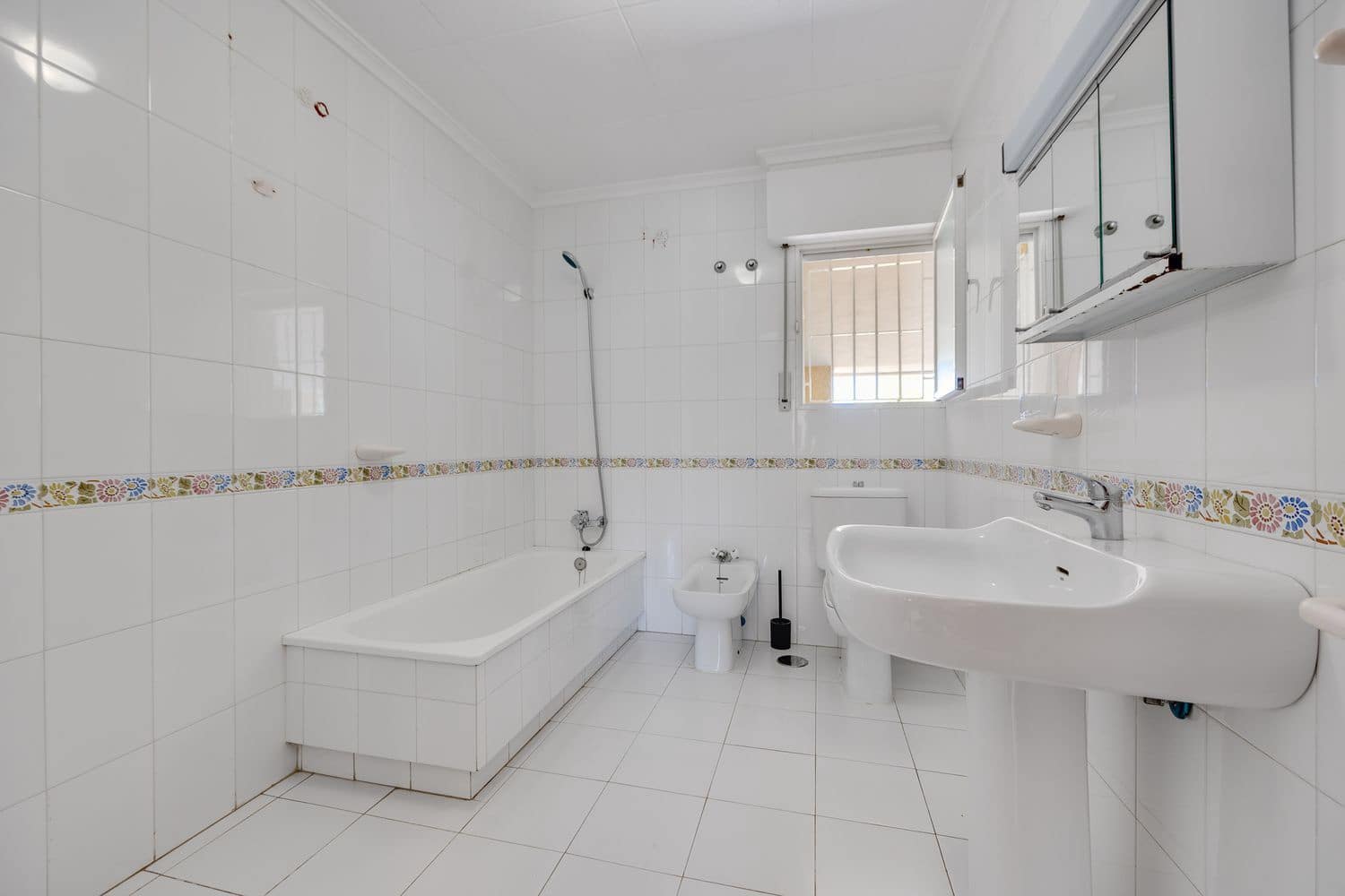 4 quarto Moradia para venda em Torrevieja com piscina garagem - 650 000 € (Ref: 9864018)