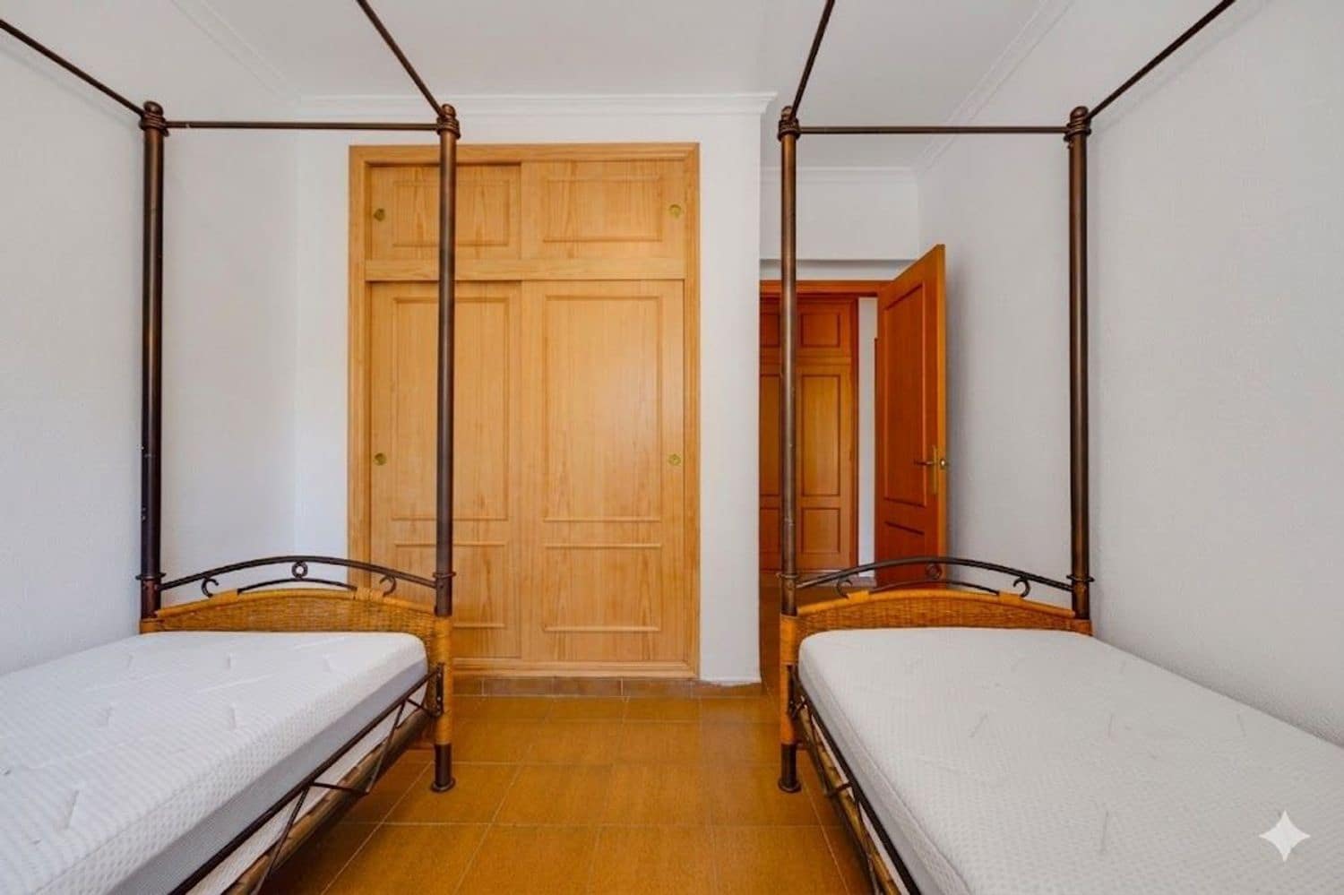 4 quarto Moradia para venda em Torrevieja com piscina garagem - 650 000 € (Ref: 9864018)