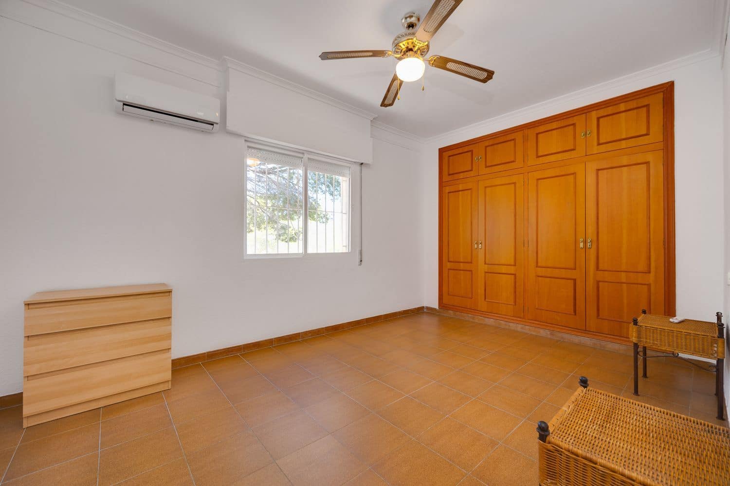 4 quarto Moradia para venda em Torrevieja com piscina garagem - 650 000 € (Ref: 9864018)