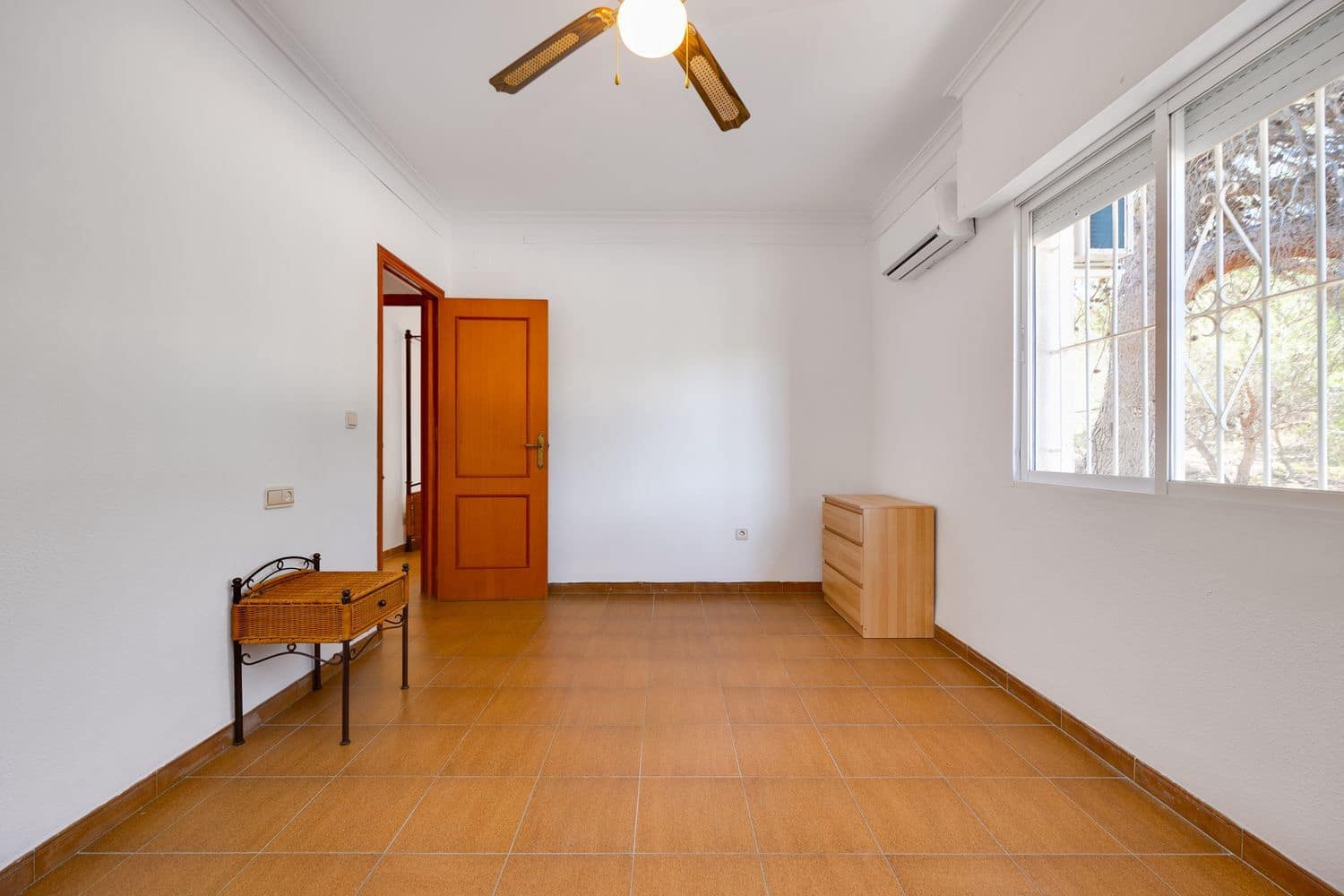 4 quarto Moradia para venda em Torrevieja com piscina garagem - 650 000 € (Ref: 9864018)