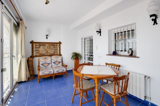 3 makuuhuone Omakotitalo myytävänä paikassa Cabo Cervera, Torrevieja mukana uima-altaan 
autotalli - 199 900 € (Ref: 9880556)