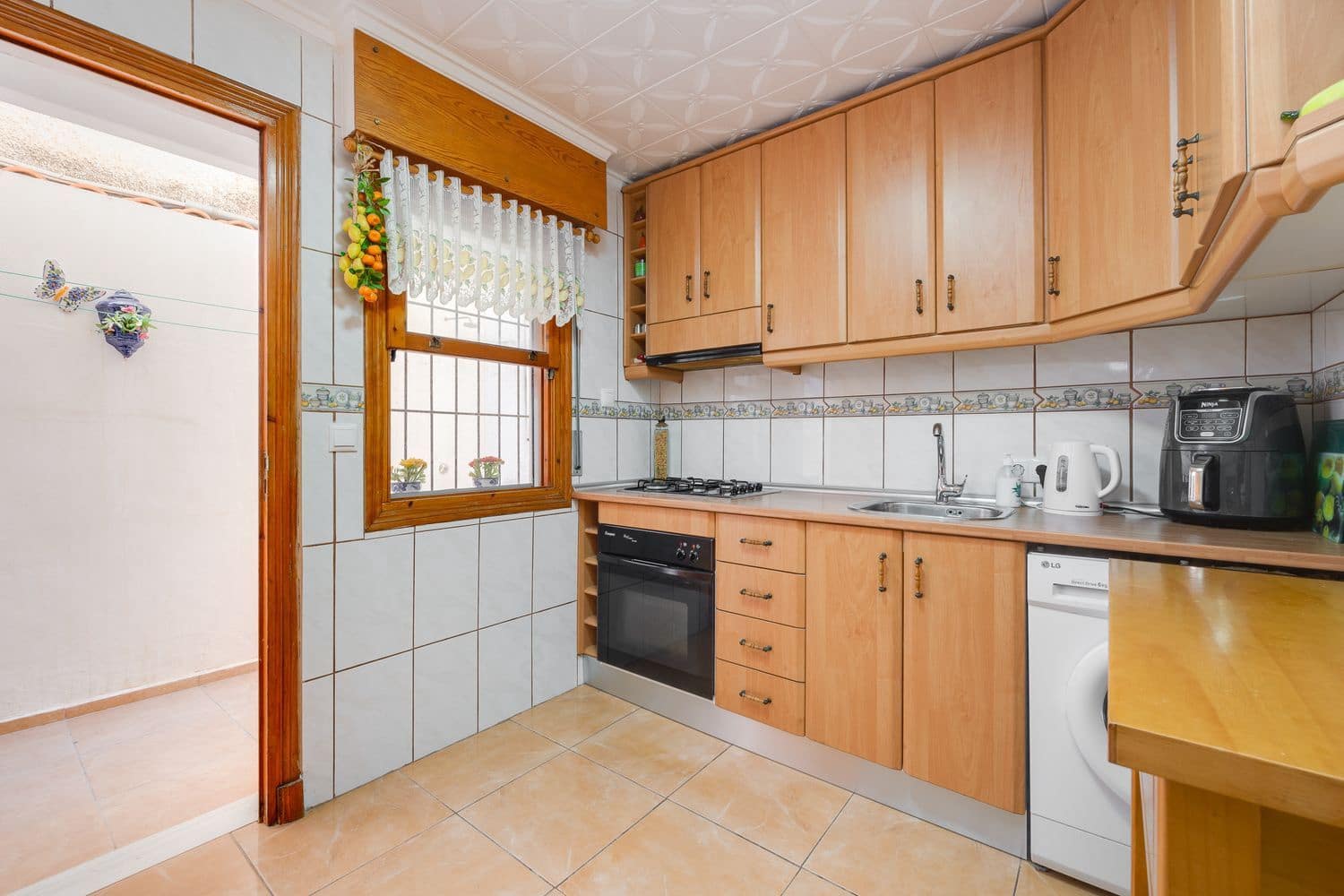 3 soveværelse Byhus til salg i Torrevieja med swimmingpool garage - € 149.000 (Ref: 9891636)