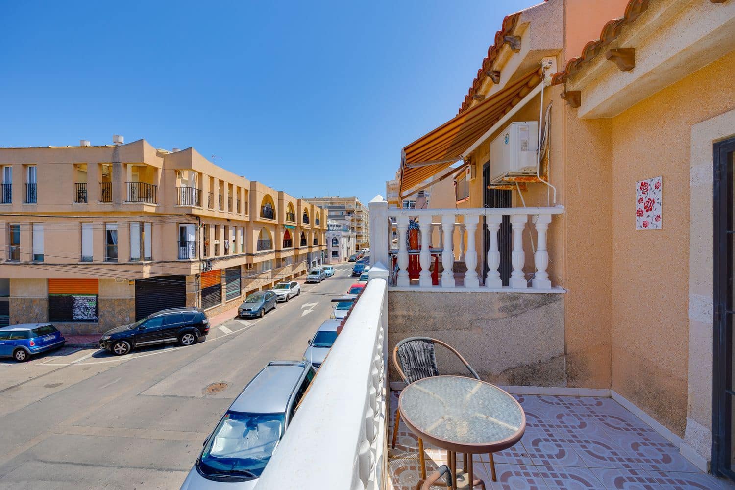 3 soveværelse Byhus til salg i Torrevieja med swimmingpool garage - € 149.000 (Ref: 9891636)