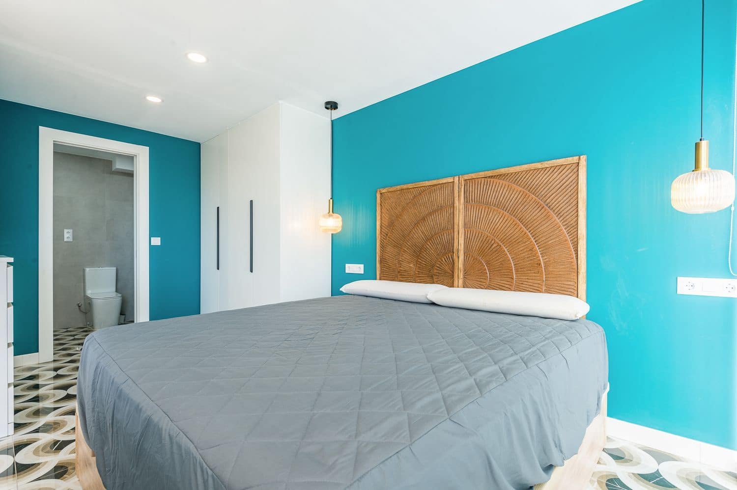 1 chambre Appartement à vendre à Playa de San Juan avec piscine garage - 349 000 € (Ref: 9900068)