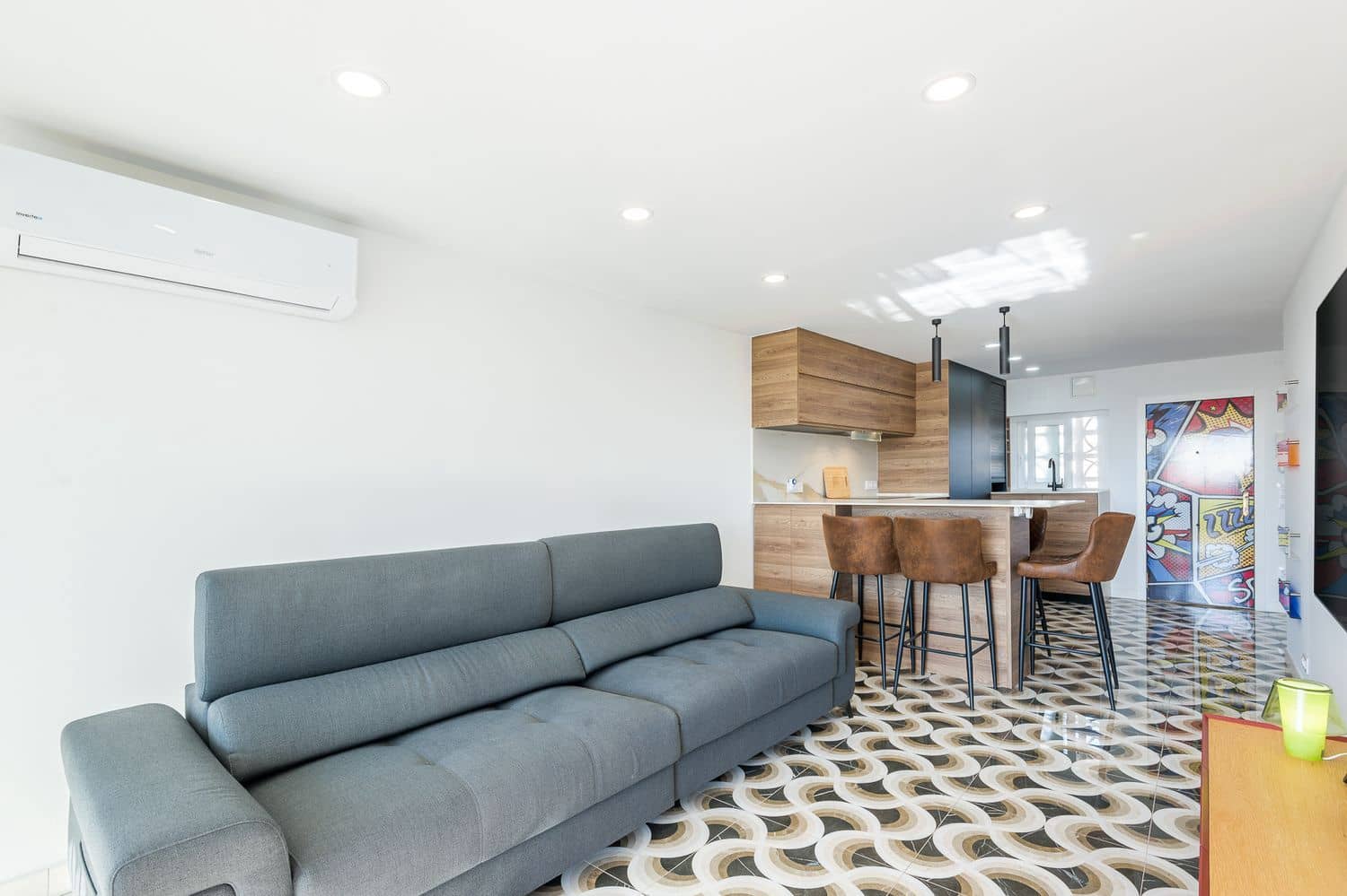 1 chambre Appartement à vendre à Playa de San Juan avec piscine garage - 349 000 € (Ref: 9900068)