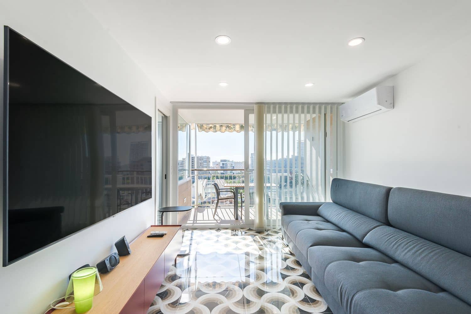 1 chambre Appartement à vendre à Playa de San Juan avec piscine garage - 349 000 € (Ref: 9900068)