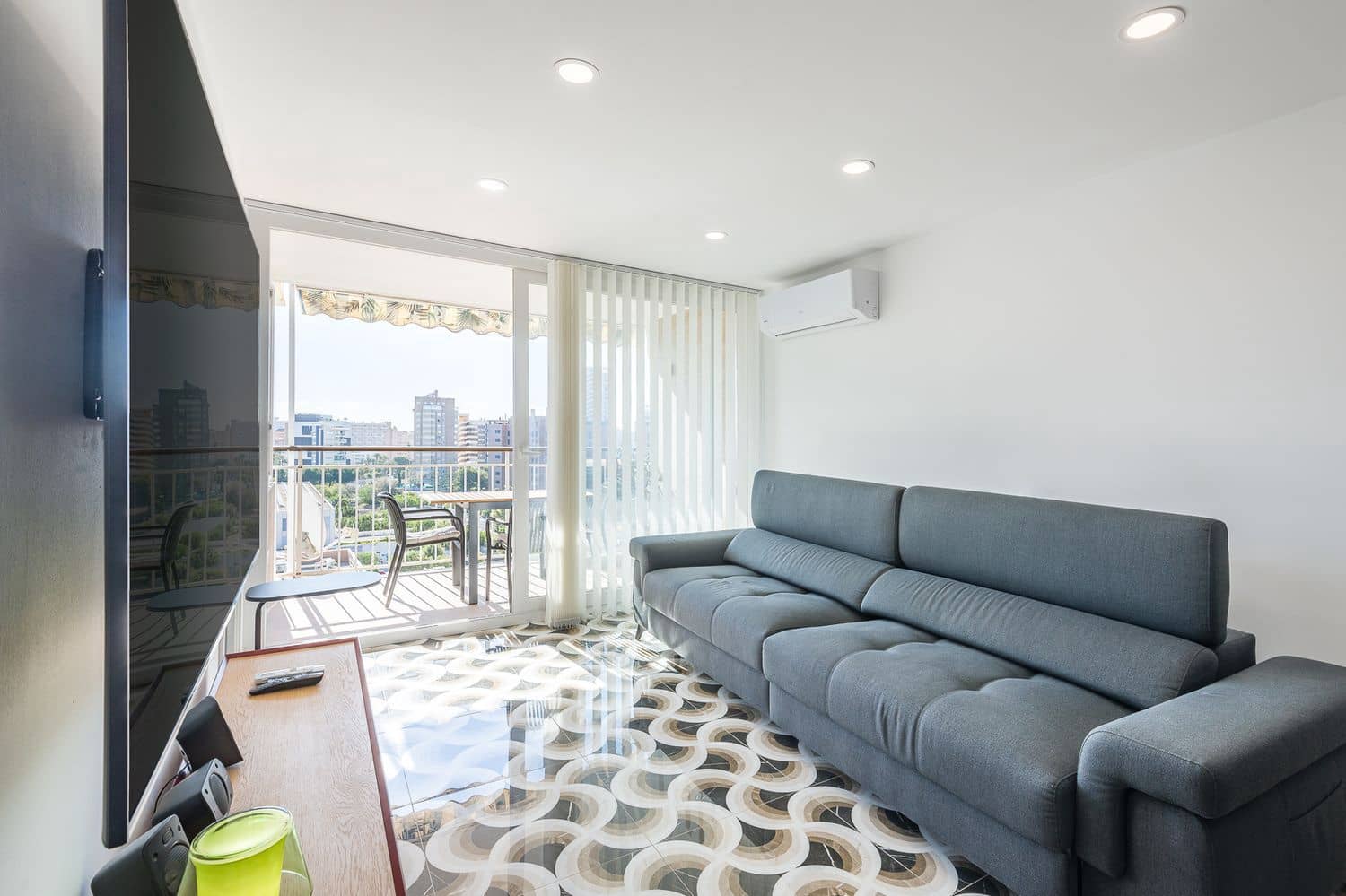 1 chambre Appartement à vendre à Playa de San Juan avec piscine garage - 349 000 € (Ref: 9900068)