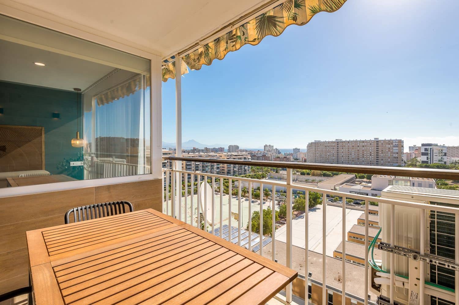 1 chambre Appartement à vendre à Playa de San Juan avec piscine garage - 349 000 € (Ref: 9900068)