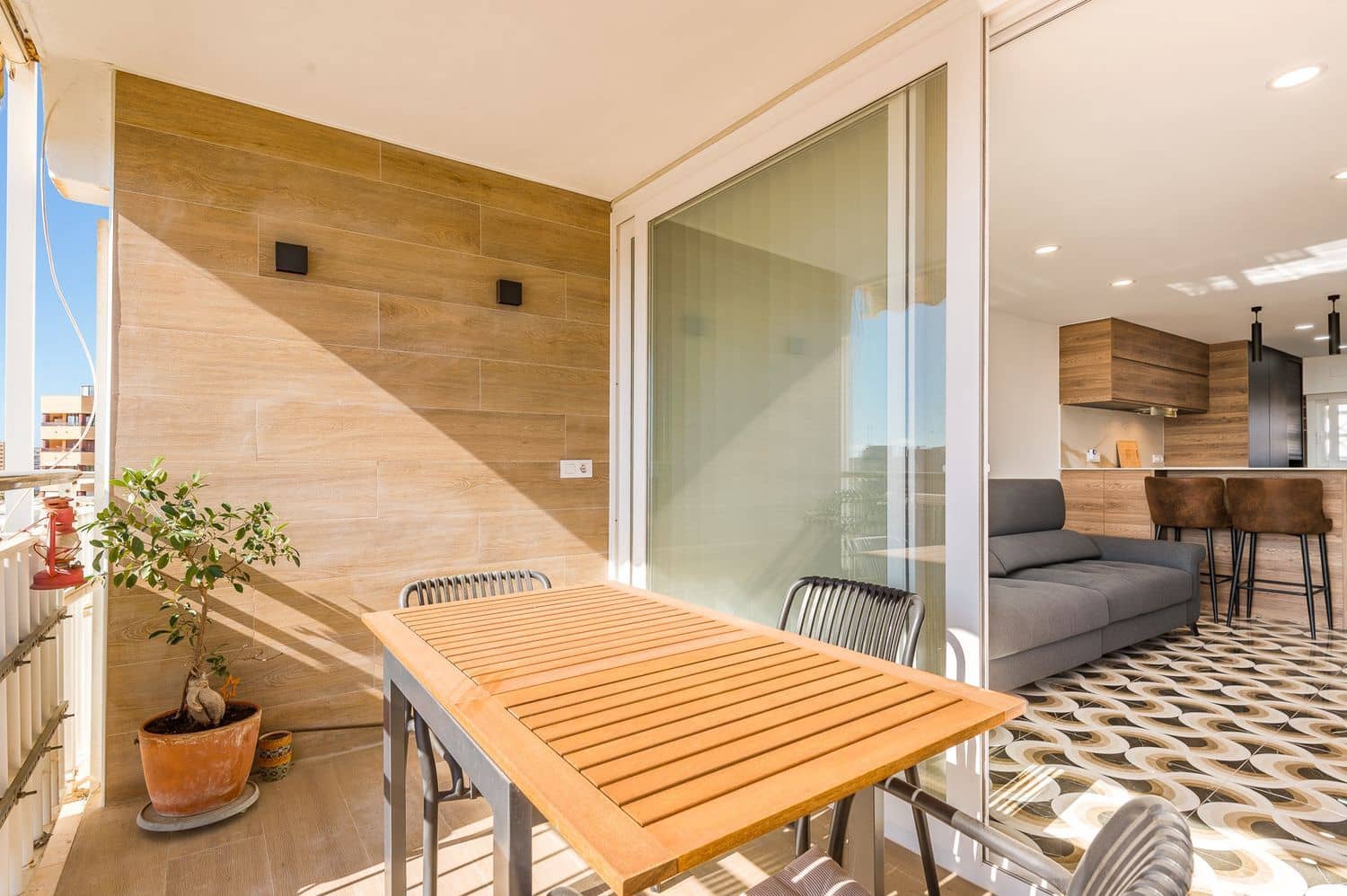 1 chambre Appartement à vendre à Playa de San Juan avec piscine garage - 349 000 € (Ref: 9900068)