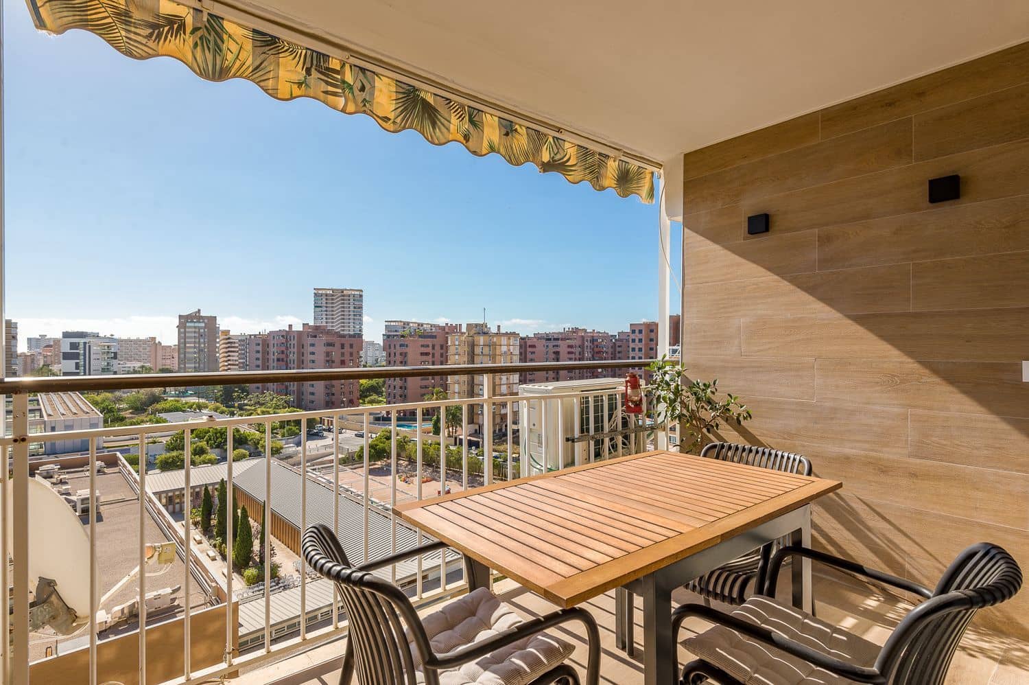 1 chambre Appartement à vendre à Playa de San Juan avec piscine garage - 349 000 € (Ref: 9900068)
