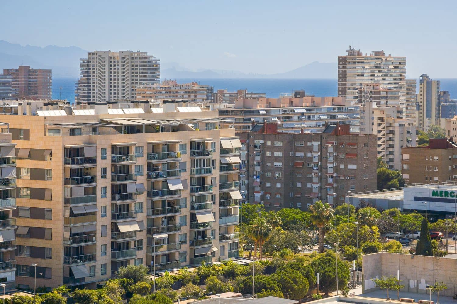 1 chambre Appartement à vendre à Playa de San Juan avec piscine garage - 349 000 € (Ref: 9900068)