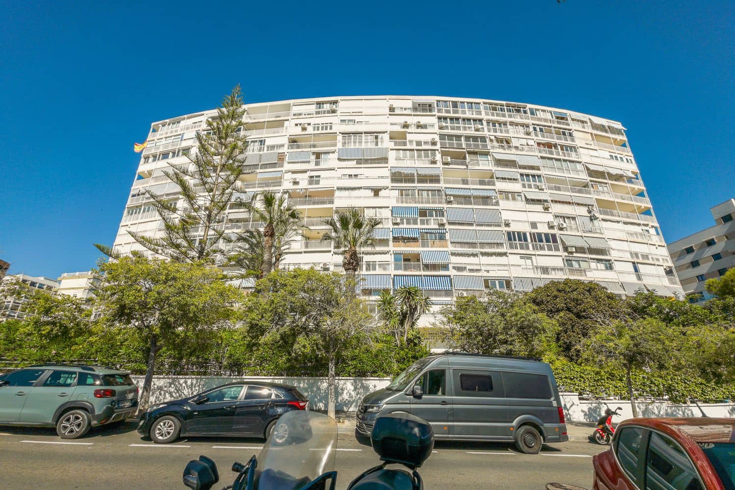 1 chambre Appartement à vendre à Playa de San Juan avec piscine garage - 349 000 € (Ref: 9900068)
