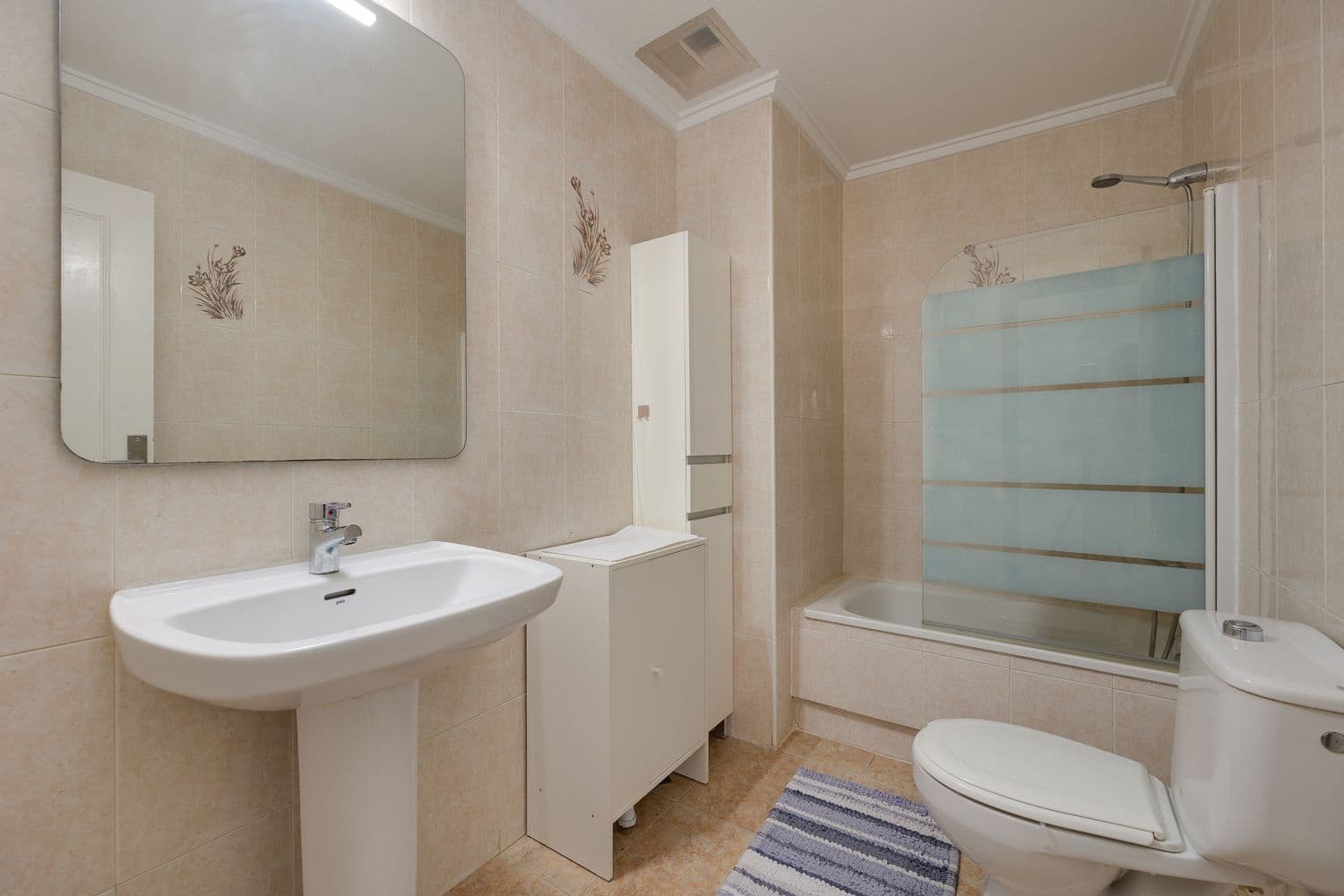 Apartament na sprzedaż w Torrevieja z basenem garażem - 94 000 € (Ref: 9906796)