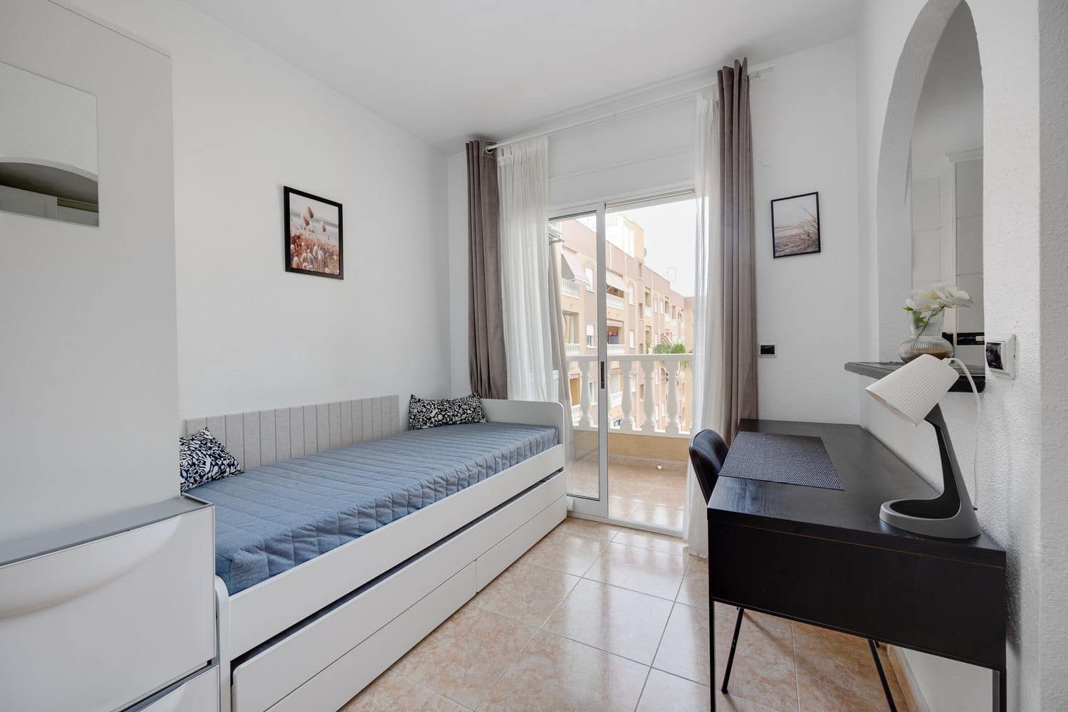 Apartament na sprzedaż w Torrevieja z basenem garażem - 94 000 € (Ref: 9906796)