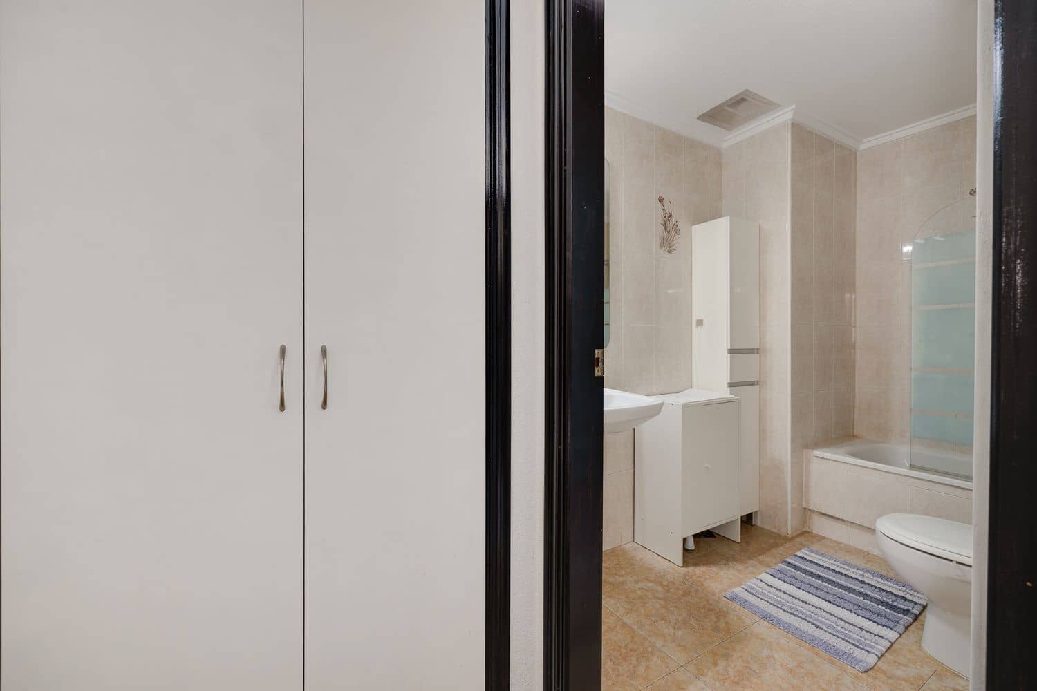 Apartament na sprzedaż w Torrevieja z basenem garażem - 94 000 € (Ref: 9906796)