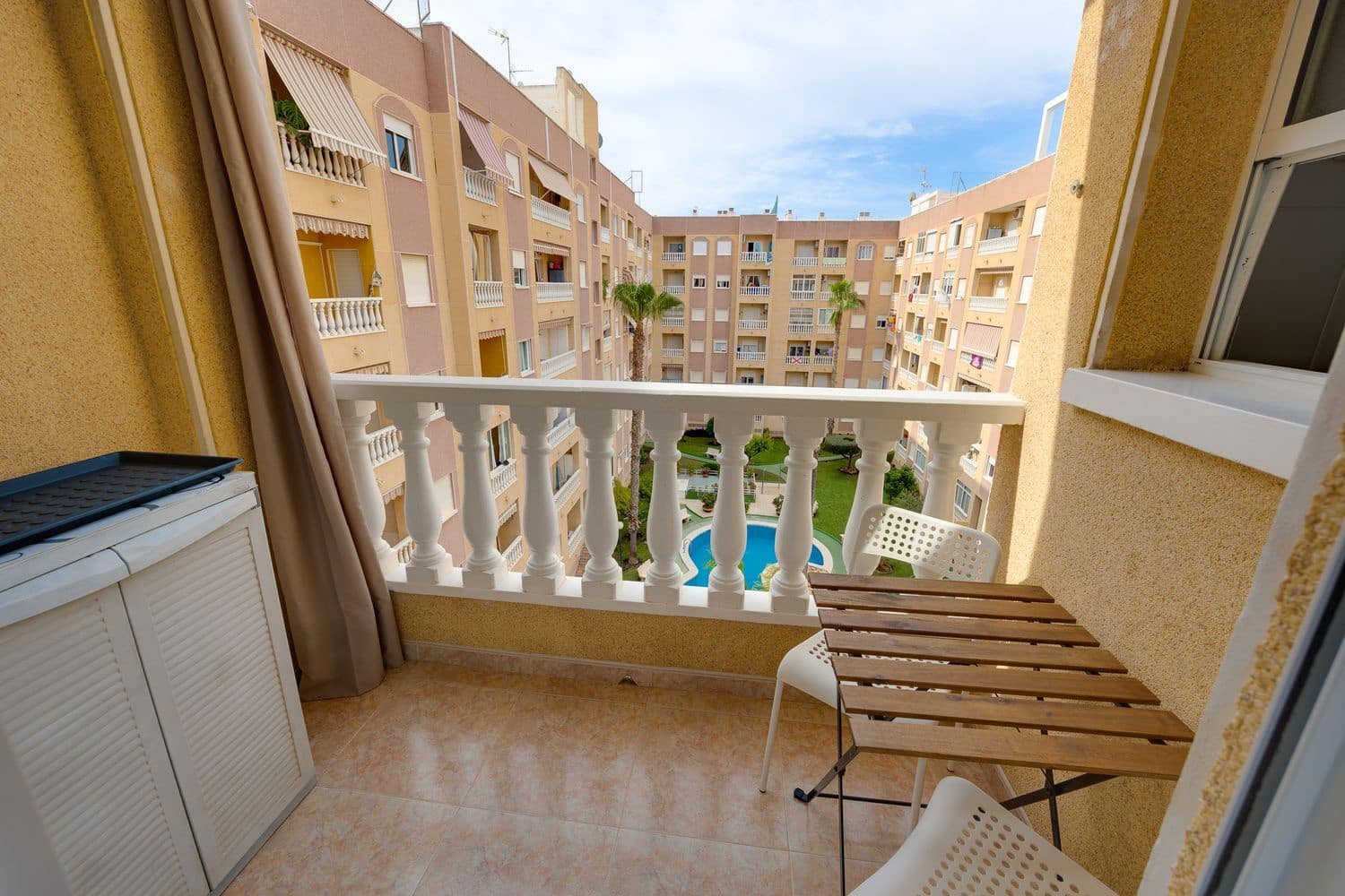 Apartament na sprzedaż w Torrevieja z basenem garażem - 94 000 € (Ref: 9906796)