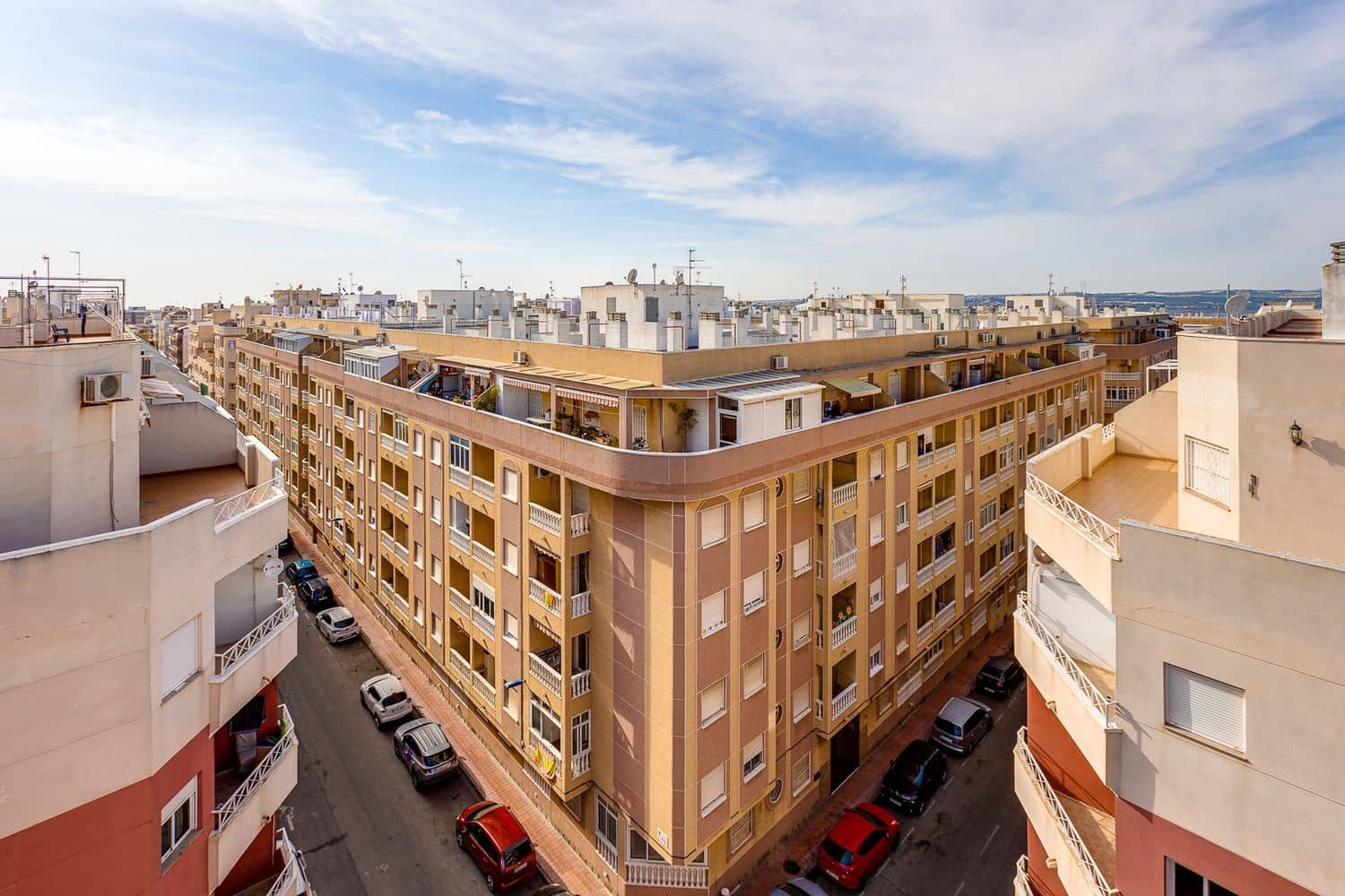 Apartament na sprzedaż w Torrevieja z basenem garażem - 94 000 € (Ref: 9906796)
