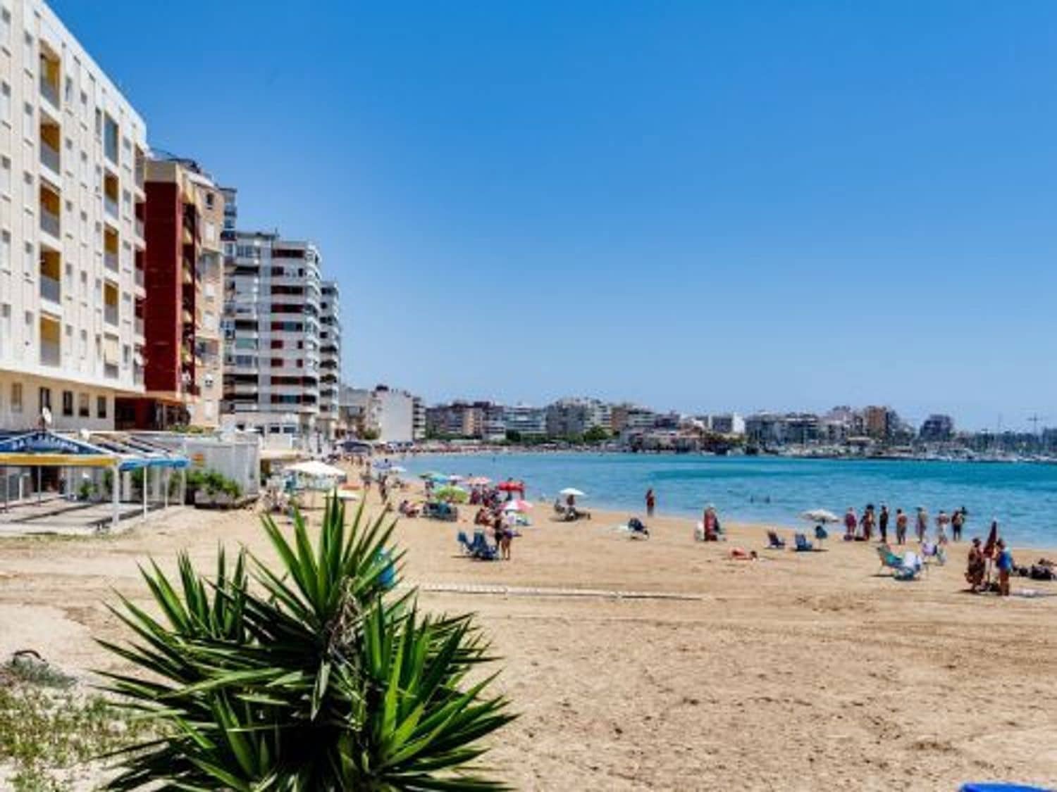 Apartament na sprzedaż w Torrevieja z basenem garażem - 94 000 € (Ref: 9906796)