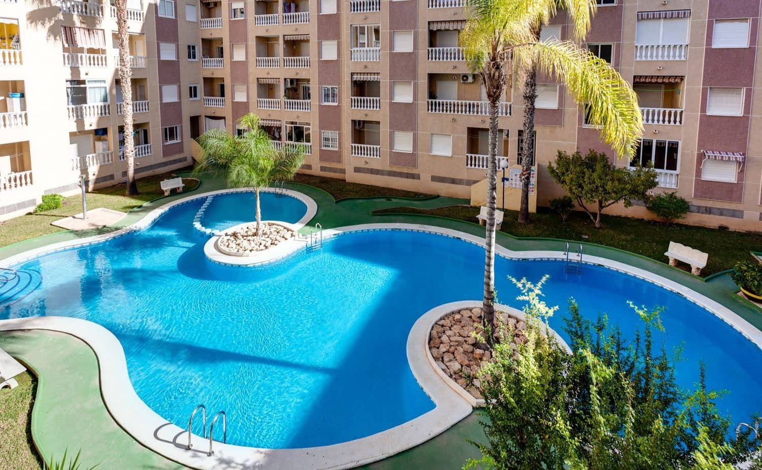 Apartament na sprzedaż w Torrevieja z basenem garażem - 94 000 € (Ref: 9906796)