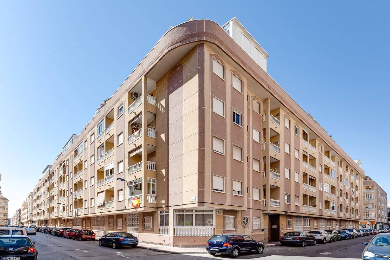 Apartament na sprzedaż w Torrevieja z basenem garażem - 94 000 € (Ref: 9906796)