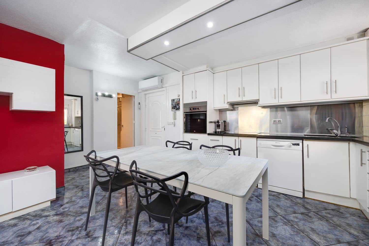 1 bedroom Apartment for sale in Torrevieja with pool garage - € 184,000 (Ref: 9919326)