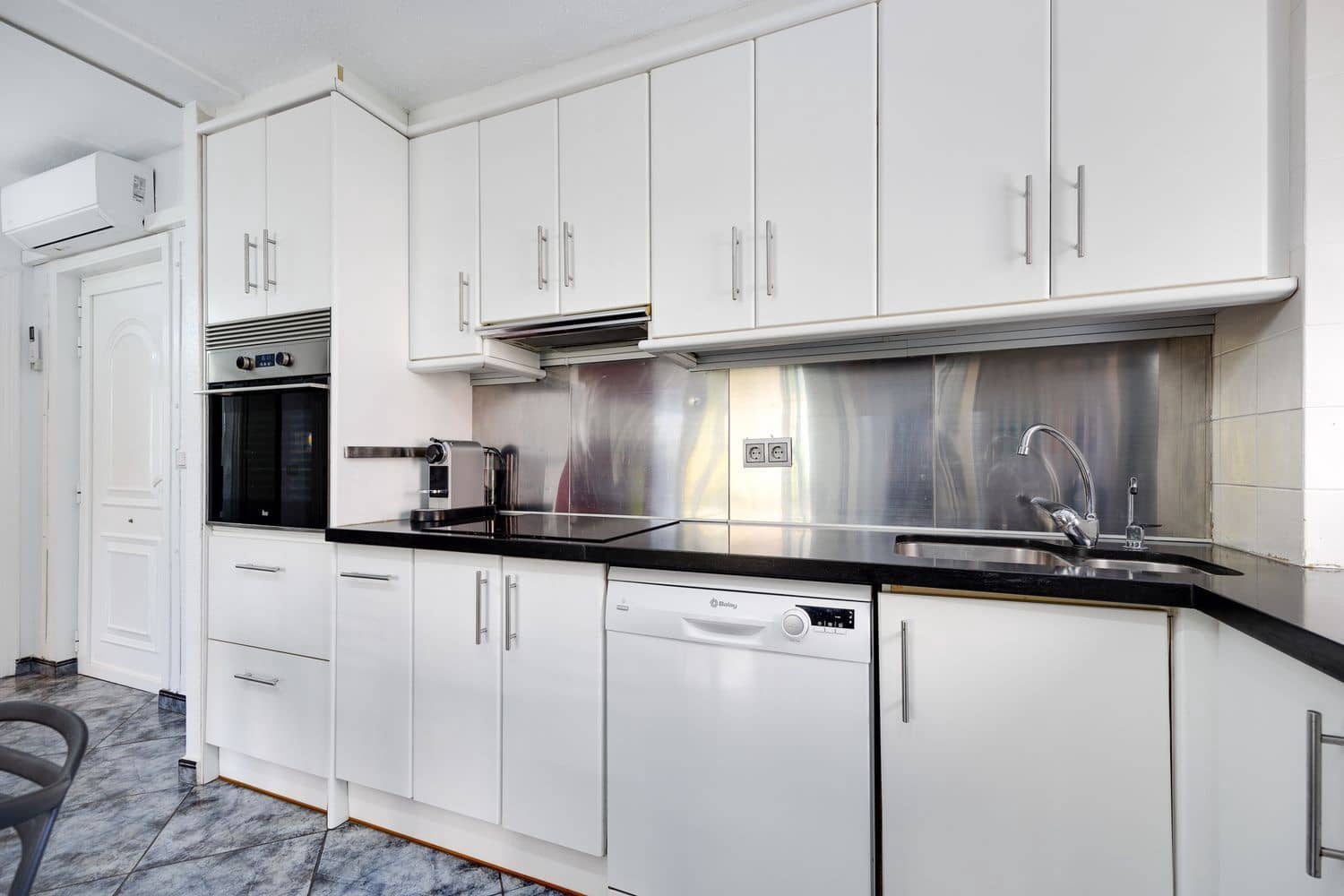 1 bedroom Apartment for sale in Torrevieja with pool garage - € 184,000 (Ref: 9919326)
