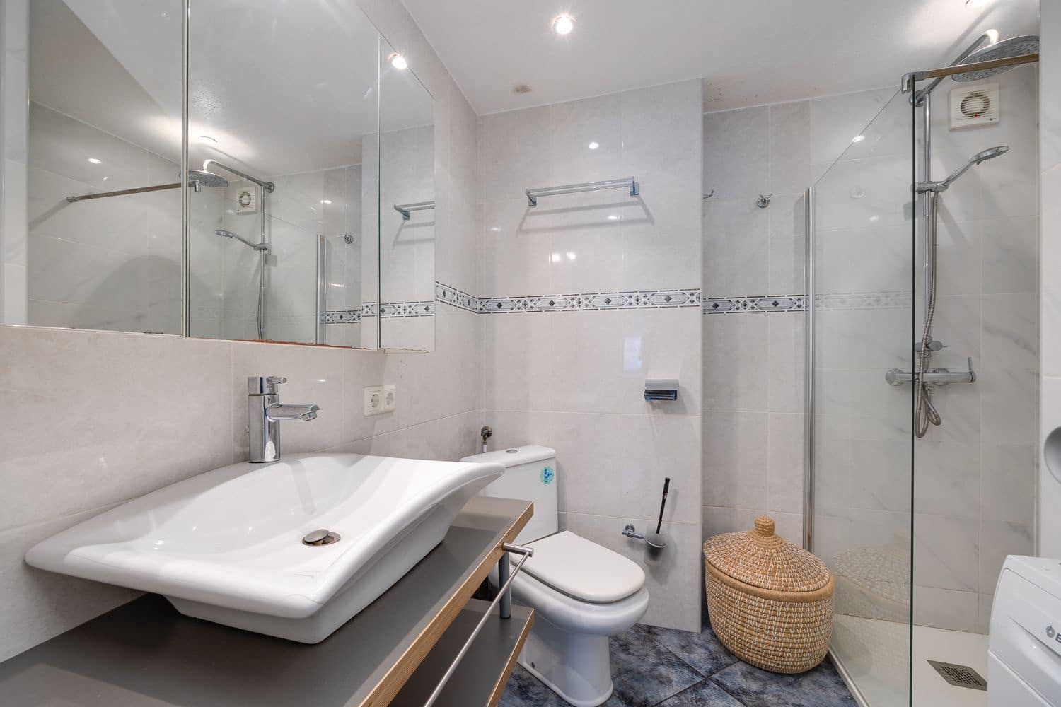 1 bedroom Apartment for sale in Torrevieja with pool garage - € 184,000 (Ref: 9919326)