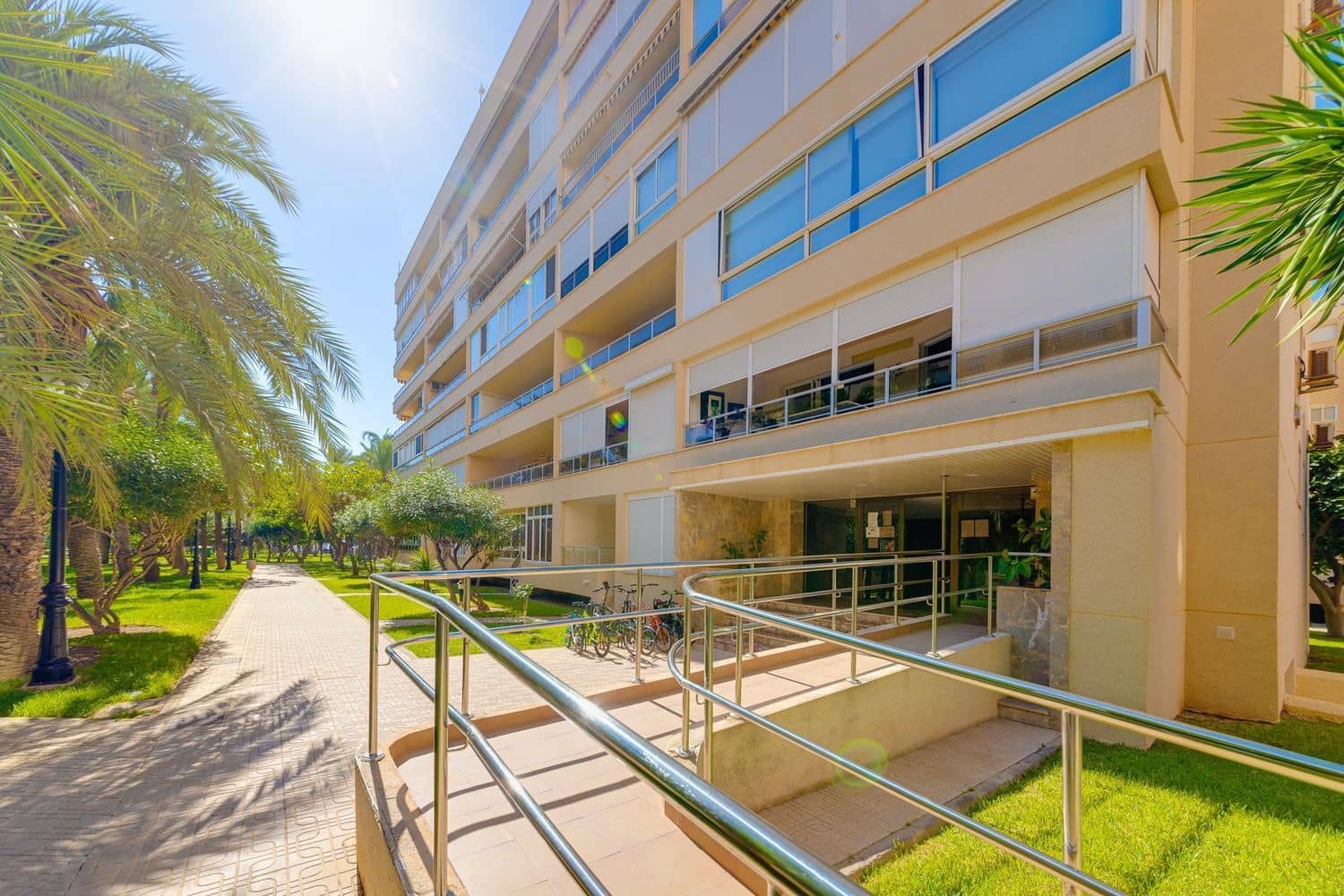 1 bedroom Apartment for sale in Torrevieja with pool garage - € 184,000 (Ref: 9919326)