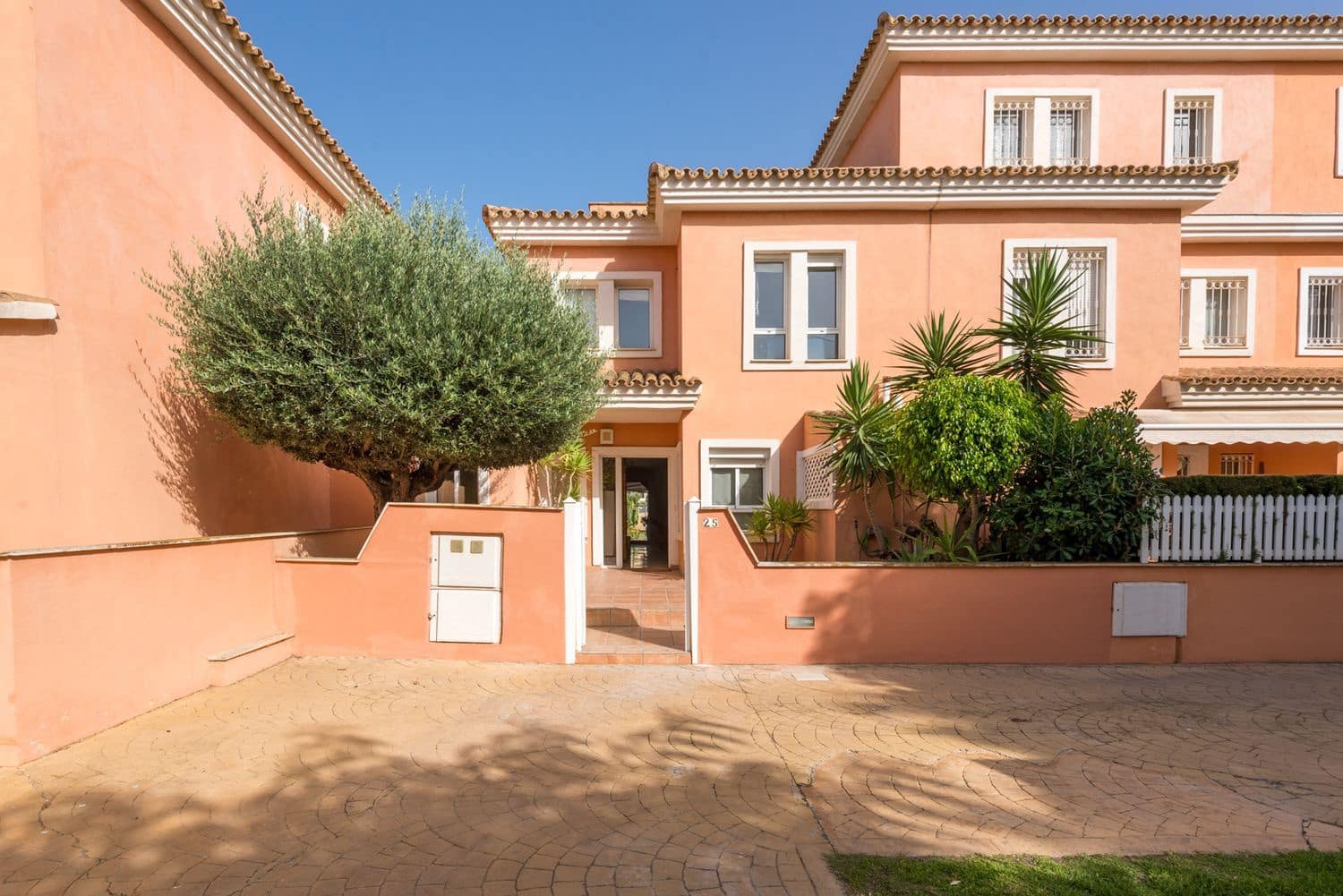 4 bedroom Townhouse for sale in Alicante / Alacant city with pool garage - € 1,150,000 (Ref: 9921670)