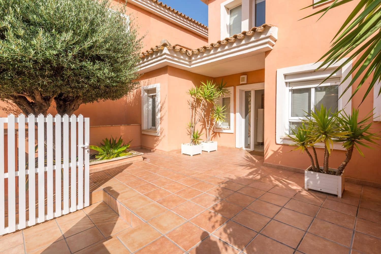 4 bedroom Townhouse for sale in Alicante / Alacant city with pool garage - € 1,150,000 (Ref: 9921670)