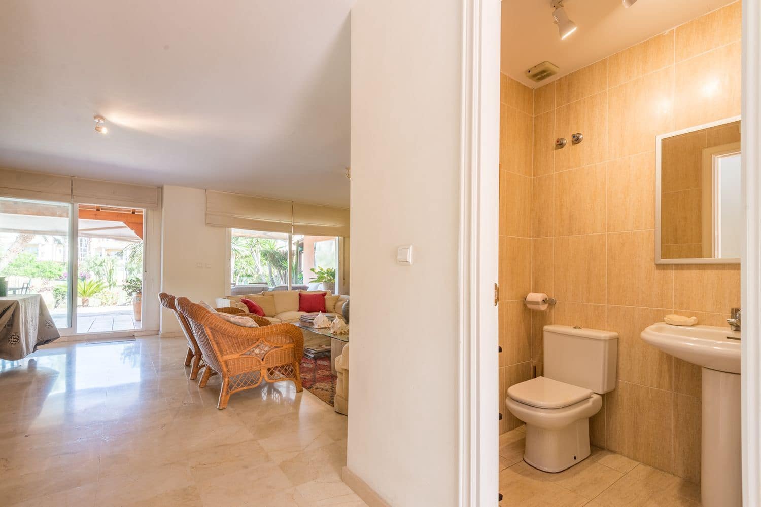 4 bedroom Townhouse for sale in Alicante / Alacant city with pool garage - € 1,150,000 (Ref: 9921670)