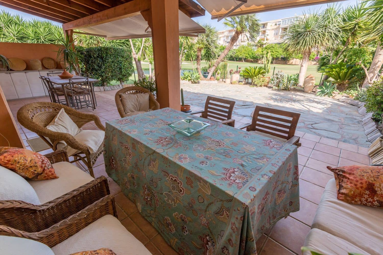 4 bedroom Townhouse for sale in Alicante / Alacant city with pool garage - € 1,150,000 (Ref: 9921670)