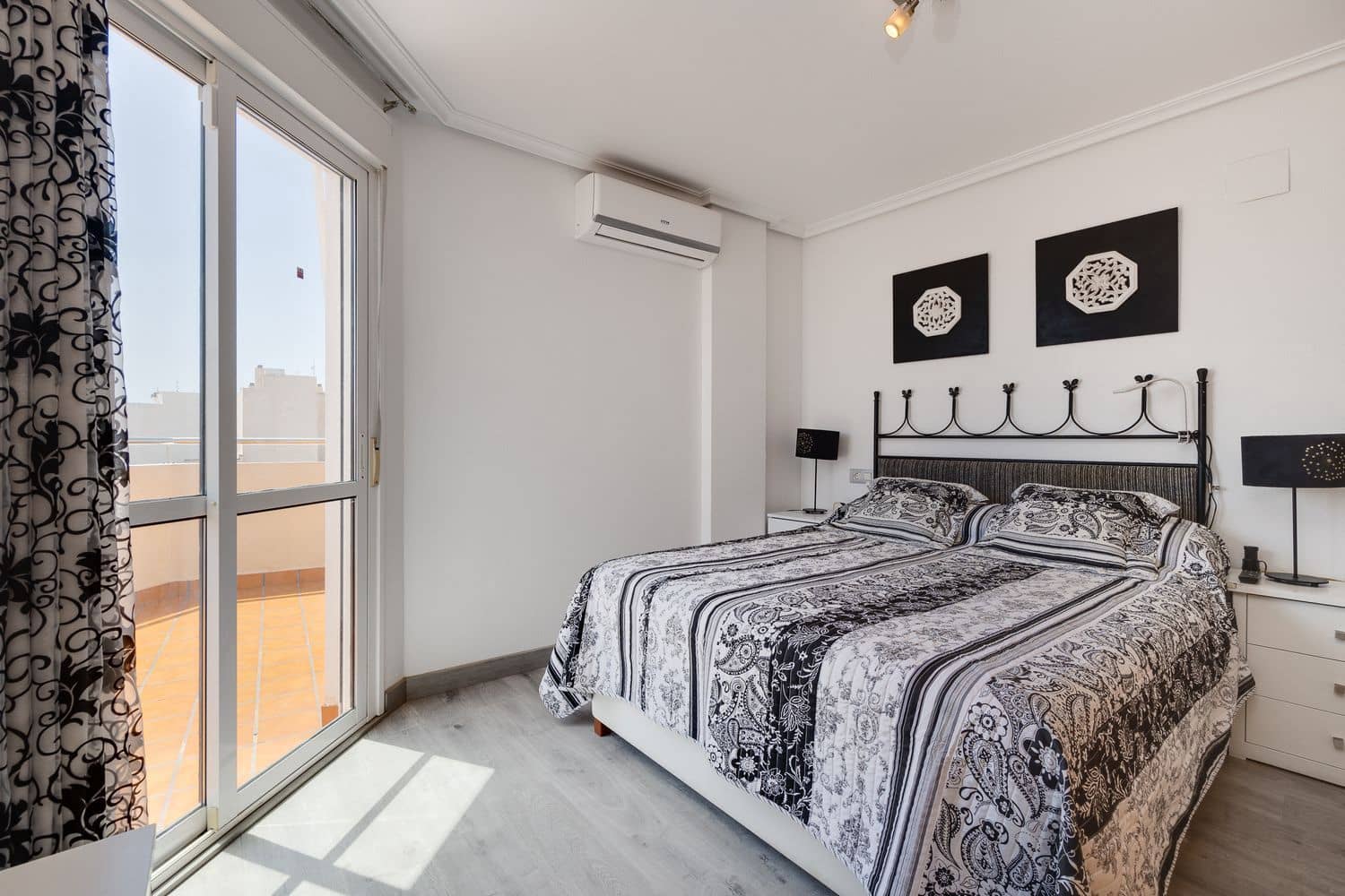 2 soverom Leilighet til salgs i Torrevieja med garasje - € 169 000 (Ref: 9921671)