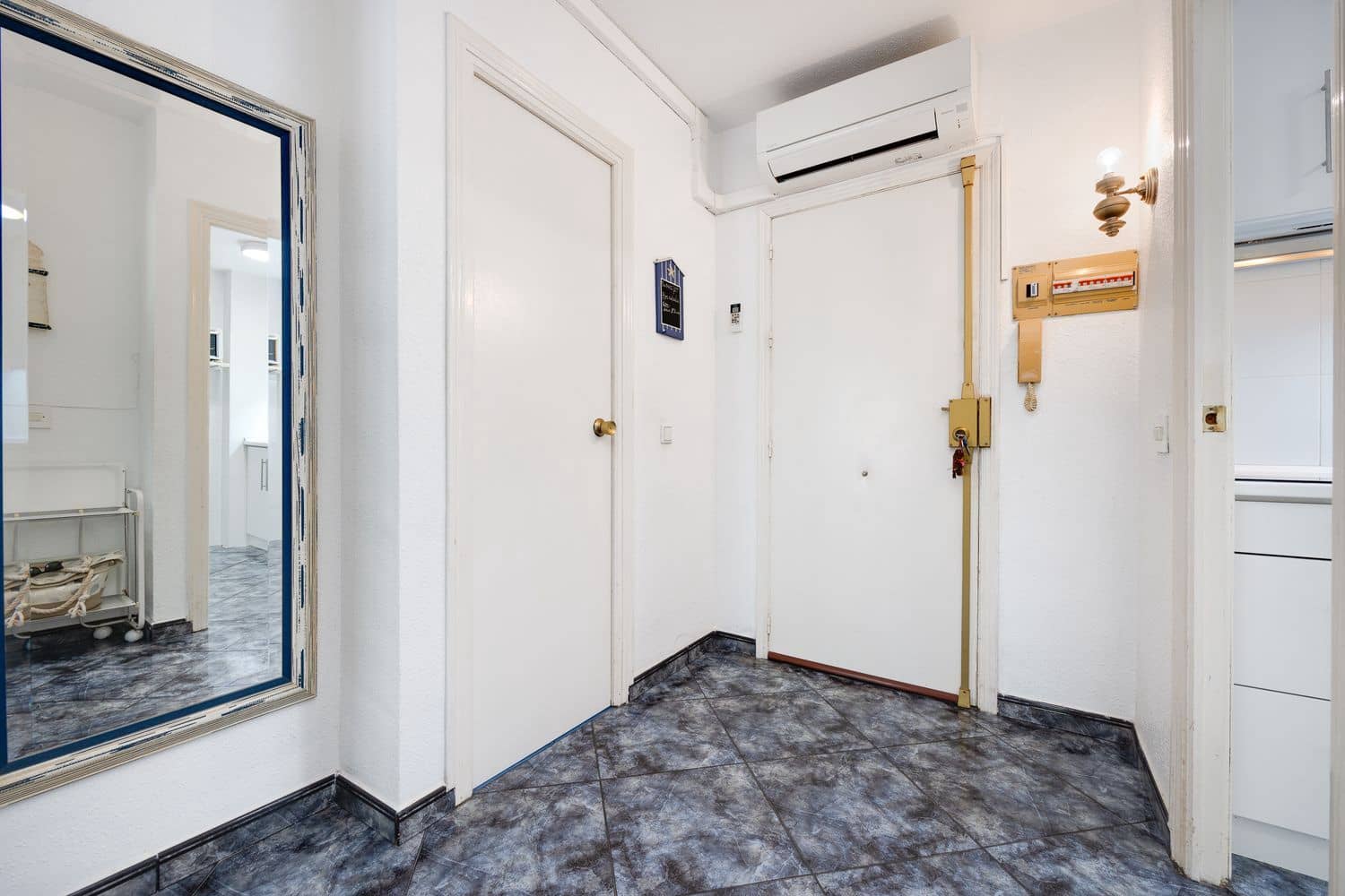 1 Zimmer Apartment zu verkaufen in Torrevieja mit Pool Garage - 171.000 € (Ref: 9921672)