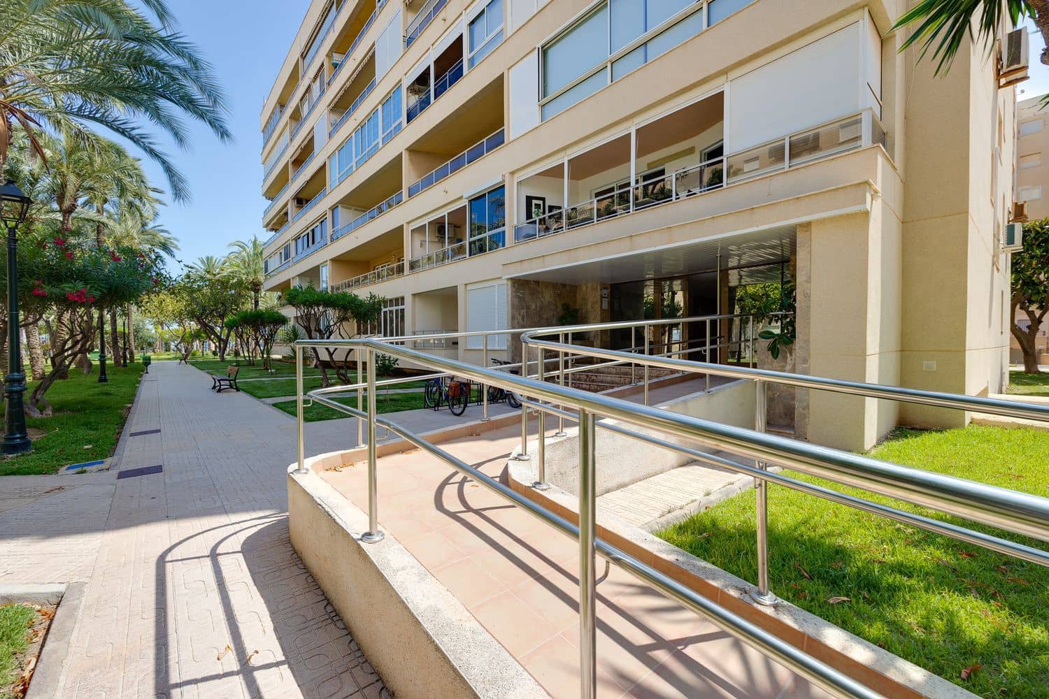 1 Zimmer Apartment zu verkaufen in Torrevieja mit Pool Garage - 171.000 € (Ref: 9921672)