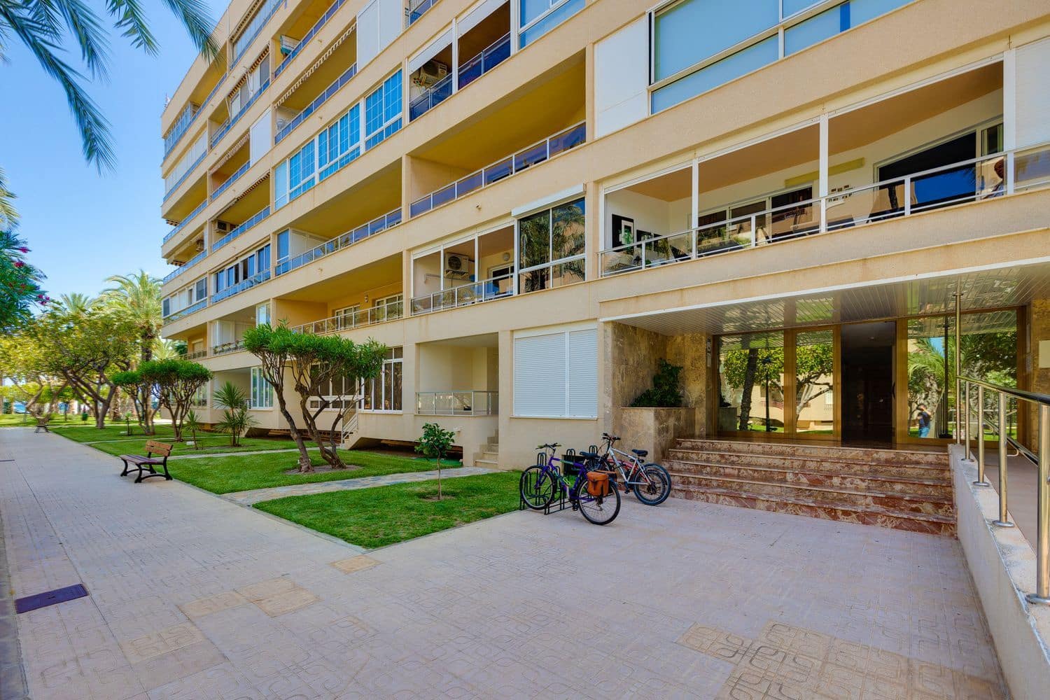 1 Zimmer Apartment zu verkaufen in Torrevieja mit Pool Garage - 171.000 € (Ref: 9921672)