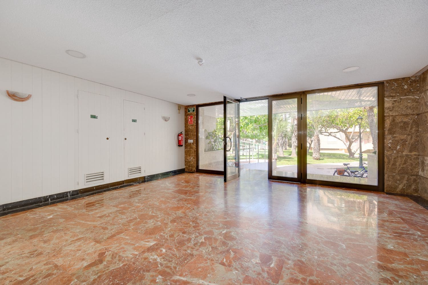 1 Zimmer Apartment zu verkaufen in Torrevieja mit Pool Garage - 171.000 € (Ref: 9921672)