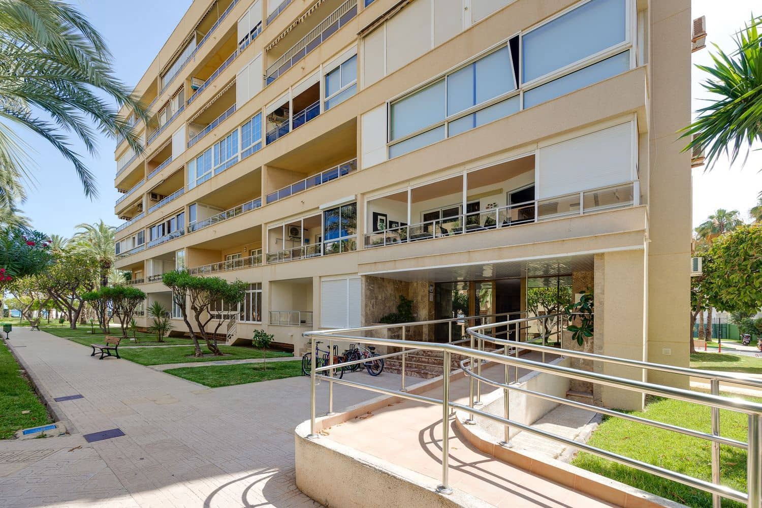 1 Zimmer Apartment zu verkaufen in Torrevieja mit Pool Garage - 171.000 € (Ref: 9921672)