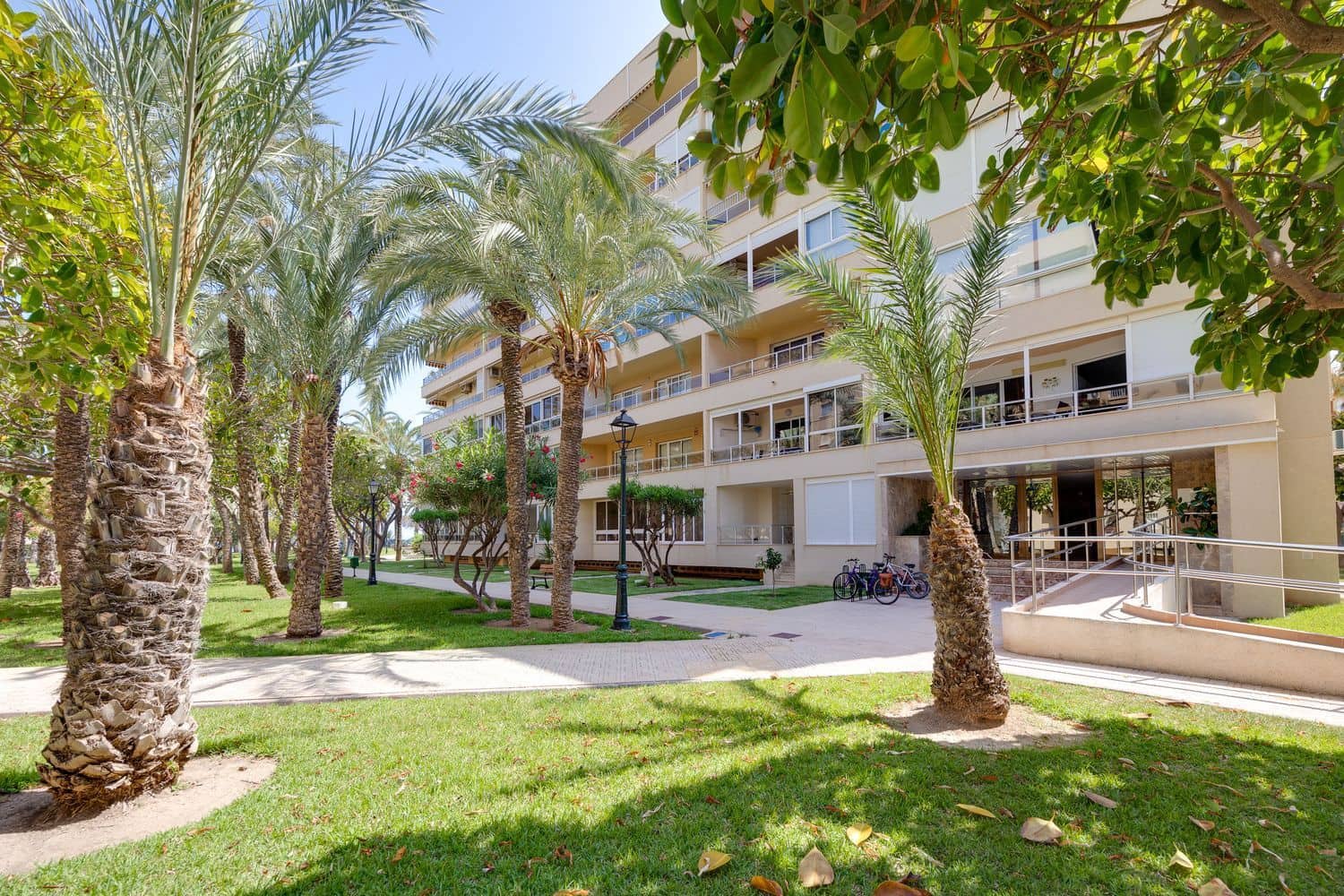1 Zimmer Apartment zu verkaufen in Torrevieja mit Pool Garage - 171.000 € (Ref: 9921672)