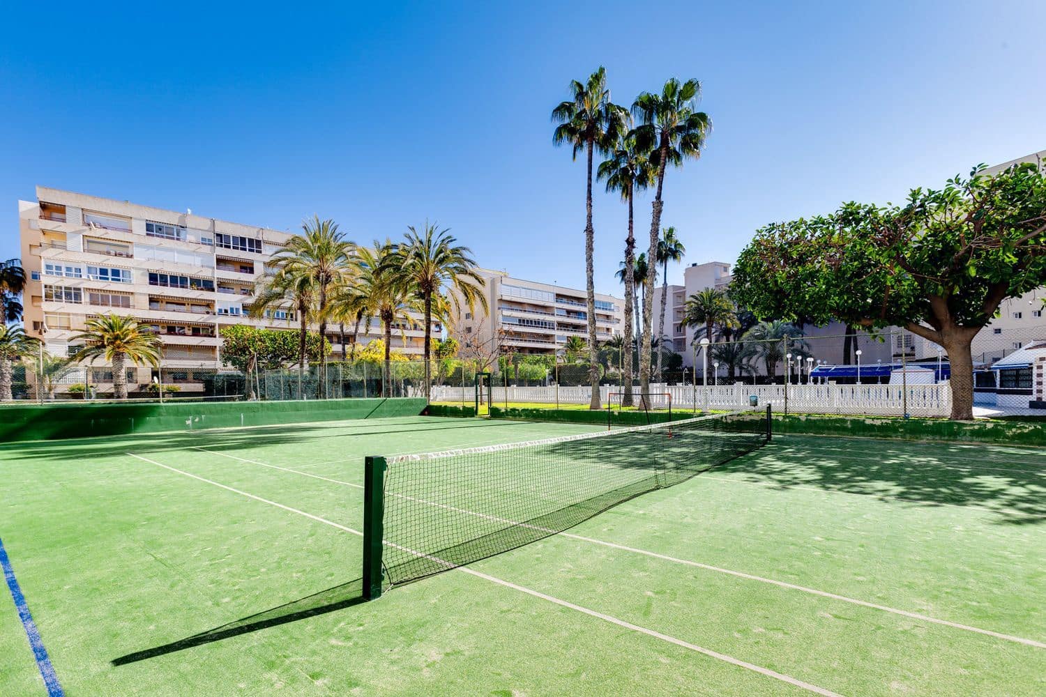 1 Zimmer Apartment zu verkaufen in Torrevieja mit Pool Garage - 171.000 € (Ref: 9921672)