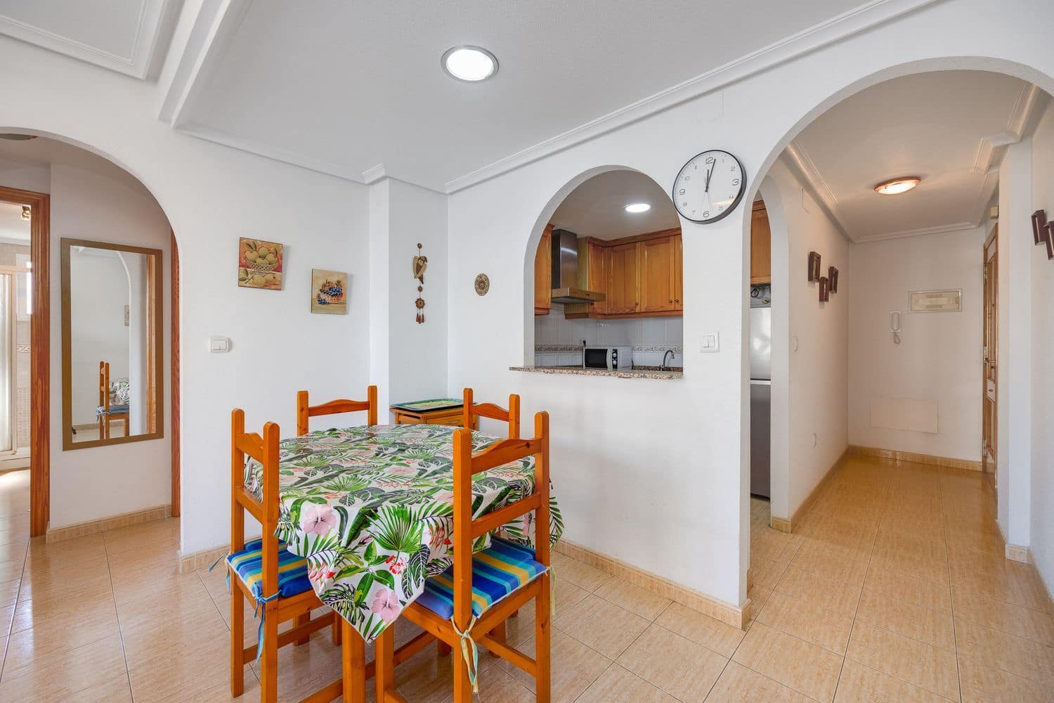2 makuuhuone Huoneisto myytävänä paikassa Torrevieja mukana 
autotalli - 126 500 € (Ref: 9926748)